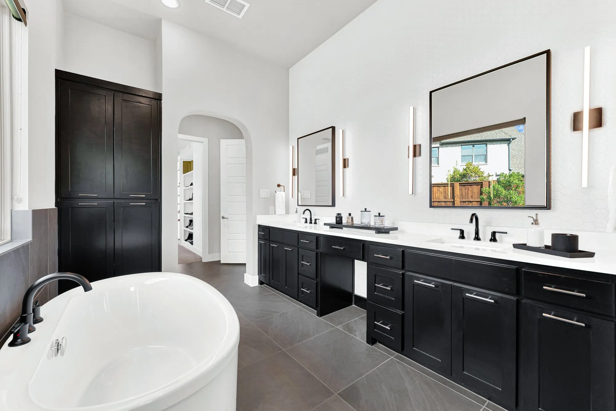 Single Family Residence For Sale in Collin County , 6749 Arbor Cove Drive, Frisco, Texas 75034, 3 Bedroom, 4 Bathroom, 2 Garage spaces, 4,038 Sqft, built in 2018, mls#21385669, Real Estate Agent in Frisco, Homes For Sale in Collin county, Homes For Sale in Frisco, Realtor in Frisco Texas, Real Estate Brokerage Independent Realty Texas, Luminita Cordes Realtor