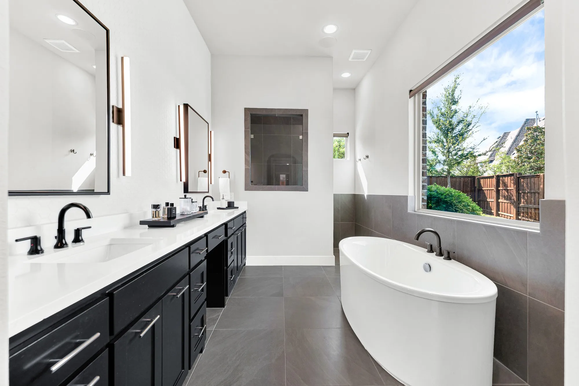 Single Family Residence For Sale in Collin County , 6749 Arbor Cove Drive, Frisco, Texas 75034, 3 Bedroom, 4 Bathroom, 2 Garage spaces, 4,038 Sqft, built in 2018, mls#21385669, Real Estate Agent in Frisco, Homes For Sale in Collin county, Homes For Sale in Frisco, Realtor in Frisco Texas, Real Estate Brokerage Independent Realty Texas, Luminita Cordes Realtor