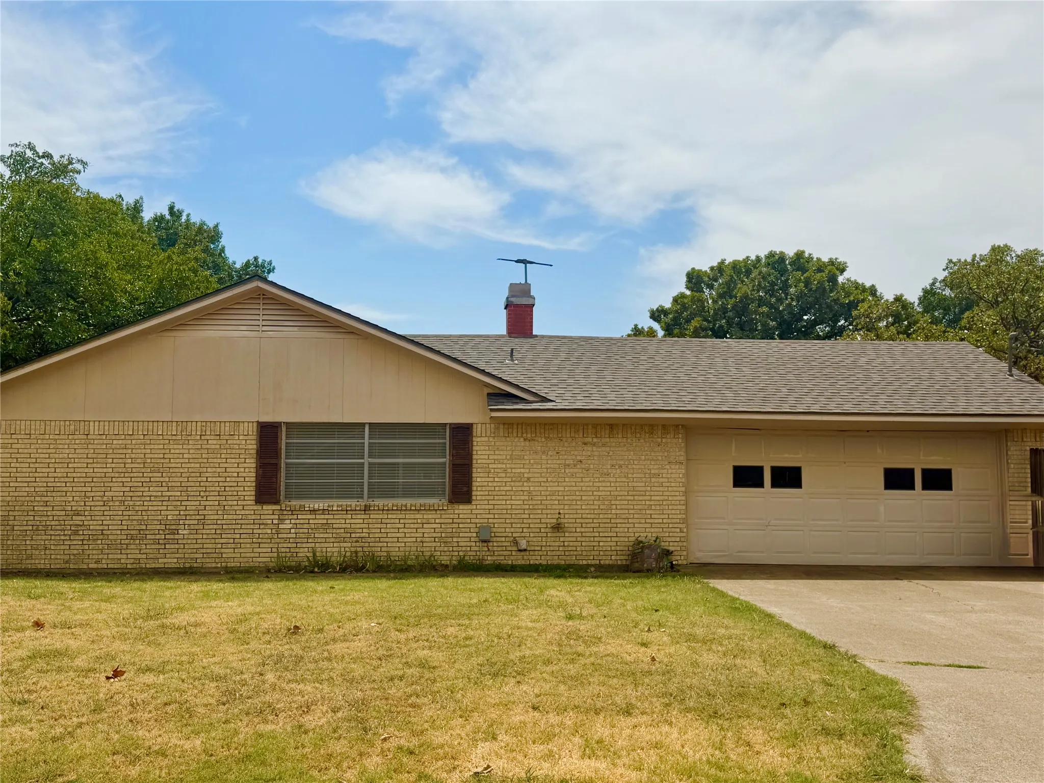Single Family Residence For Rent in Denton County , 101 Diane Drive, Sanger, Texas 76266, 3 Bedroom, 2 Bathroom, 2 Garage spaces, 1,222 Sqft, built in 1982, mls#21396751, Real Estate Agent in Sanger, Homes For Rent in Denton county, Homes For Rent in Sanger, Realtor in Sanger Texas, Real Estate Brokerage Independent Realty Texas, Luminita Cordes Realtor