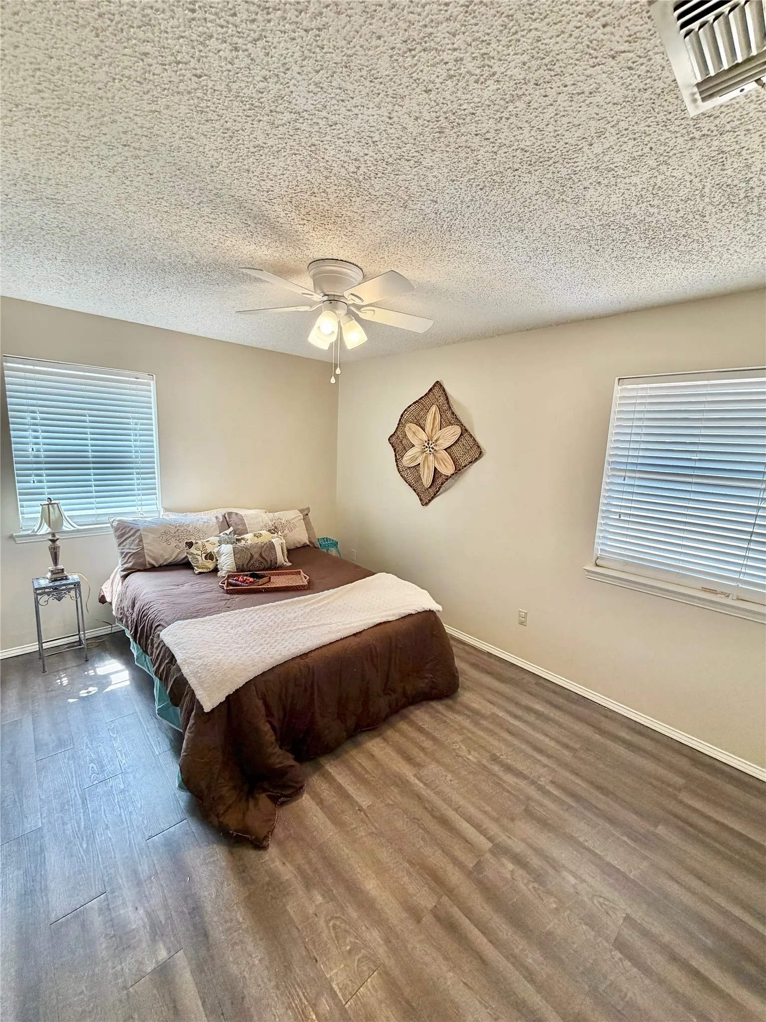 Single Family Residence For Rent in Denton County , 101 Diane Drive, Sanger, Texas 76266, 3 Bedroom, 2 Bathroom, 2 Garage spaces, 1,222 Sqft, built in 1982, mls#21396751, Real Estate Agent in Sanger, Homes For Rent in Denton county, Homes For Rent in Sanger, Realtor in Sanger Texas, Real Estate Brokerage Independent Realty Texas, Luminita Cordes Realtor