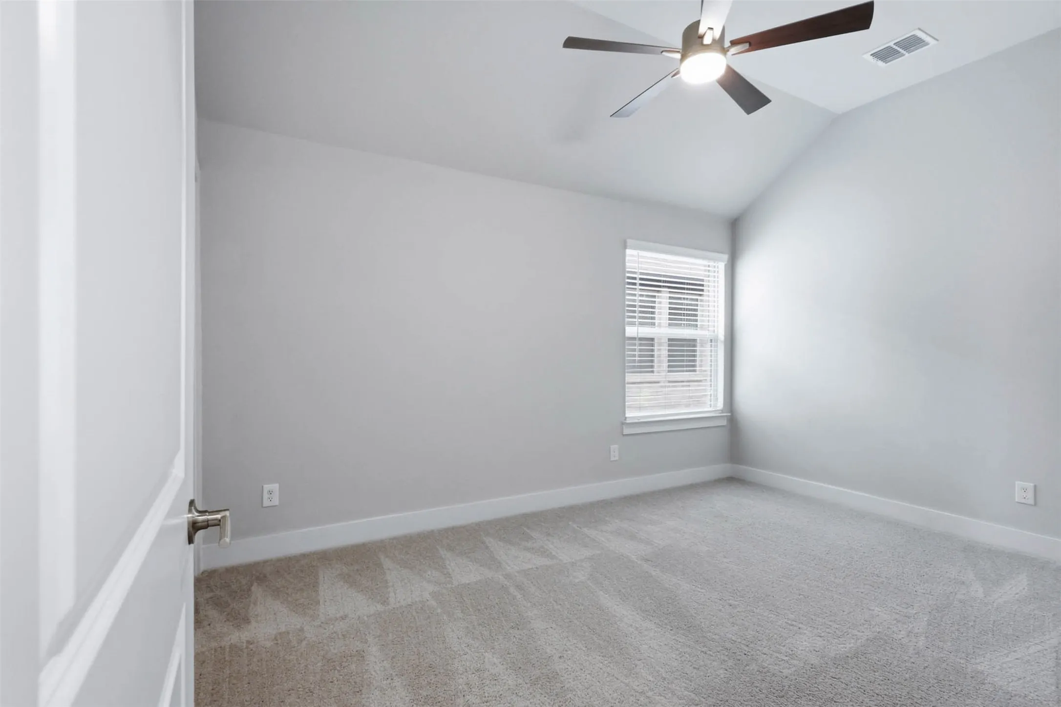Single Family Residence For Rent in Denton County , 3848 Solebay Court, Little Elm, Texas 75068, 5 Bedroom, 4 Bathroom, 2 Garage spaces, 3,201 Sqft, built in 2024, mls#21396750, Real Estate Agent in Little Elm, Homes For Rent in Denton county, Homes For Rent in Little Elm, Realtor in Little Elm Texas, Real Estate Brokerage Independent Realty Texas, Luminita Cordes Realtor
