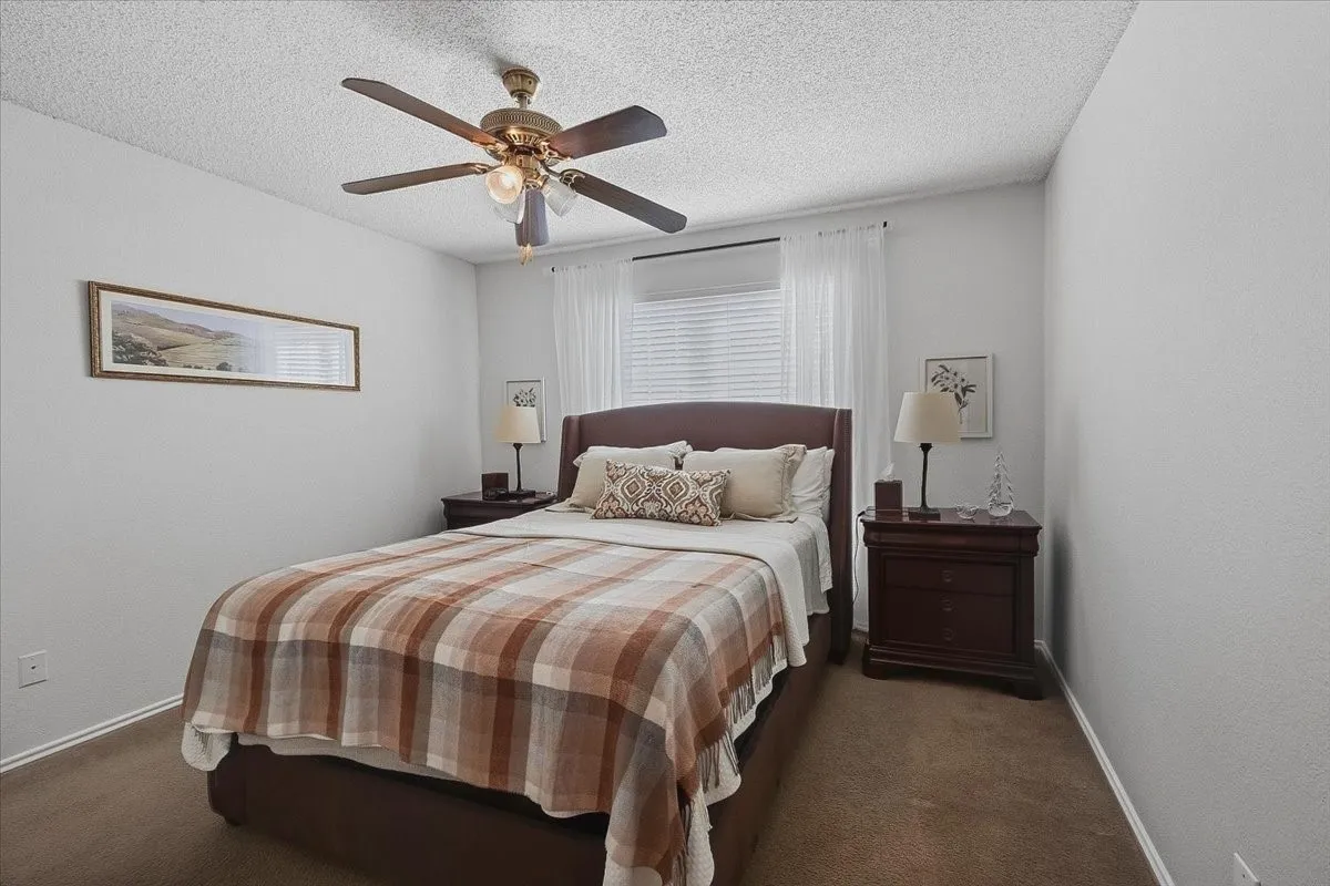 Condominium For Sale in Tarrant County , 264 Jefferson Parkway, Fort Worth, Texas 76107, 2 Bedroom, 1 Bathroom, Garage spaces, 948 Sqft, built in 1984, mls#21395718, Real Estate Agent in Fort Worth, Homes For Sale in Tarrant county, Homes For Sale in Fort Worth, Realtor in Fort Worth Texas, Real Estate Brokerage Independent Realty Texas, Luminita Cordes Realtor