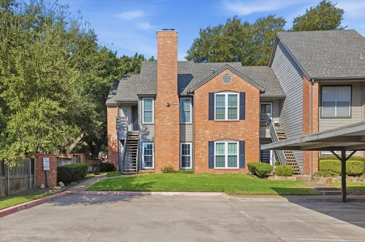 Condominium For Sale in Tarrant County , 264 Jefferson Parkway, Fort Worth, Texas 76107, 2 Bedroom, 1 Bathroom, Garage spaces, 948 Sqft, built in 1984, mls#21395718, Real Estate Agent in Fort Worth, Homes For Sale in Tarrant county, Homes For Sale in Fort Worth, Realtor in Fort Worth Texas, Real Estate Brokerage Independent Realty Texas, Luminita Cordes Realtor