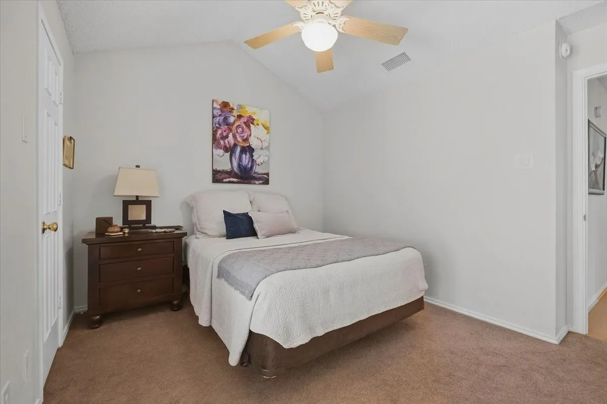 Condominium For Sale in Tarrant County , 264 Jefferson Parkway, Fort Worth, Texas 76107, 2 Bedroom, 1 Bathroom, Garage spaces, 948 Sqft, built in 1984, mls#21395718, Real Estate Agent in Fort Worth, Homes For Sale in Tarrant county, Homes For Sale in Fort Worth, Realtor in Fort Worth Texas, Real Estate Brokerage Independent Realty Texas, Luminita Cordes Realtor