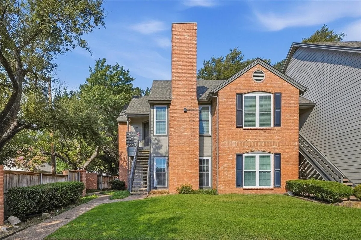 Condominium For Sale in Tarrant County , 264 Jefferson Parkway, Fort Worth, Texas 76107, 2 Bedroom, 1 Bathroom, Garage spaces, 948 Sqft, built in 1984, mls#21395718, Real Estate Agent in Fort Worth, Homes For Sale in Tarrant county, Homes For Sale in Fort Worth, Realtor in Fort Worth Texas, Real Estate Brokerage Independent Realty Texas, Luminita Cordes Realtor