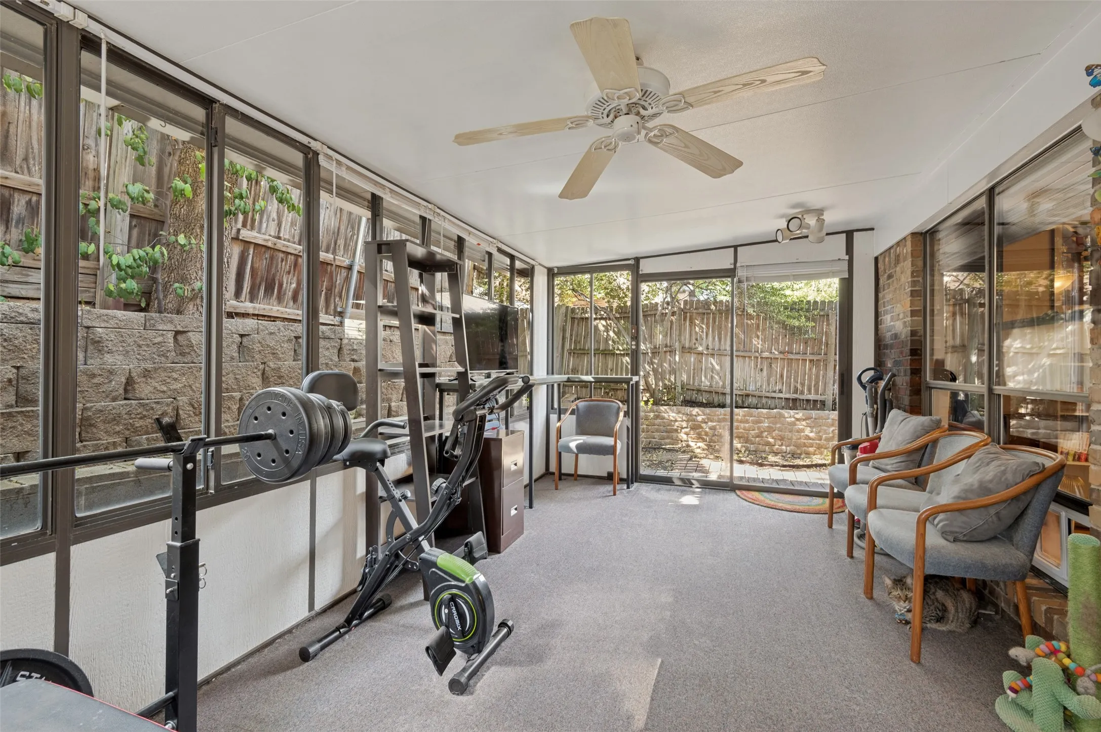 Single Family Residence For Sale in Dallas County , 500 Saint Durney Court, Irving, Texas 75038, 2 Bedroom, 3 Bathroom, 2 Garage spaces, 1,501 Sqft, built in 1984, mls#21394801, Real Estate Agent in Irving, Homes For Sale in Dallas county, Homes For Sale in Irving, Realtor in Irving Texas, Real Estate Brokerage Independent Realty Texas, Luminita Cordes Realtor