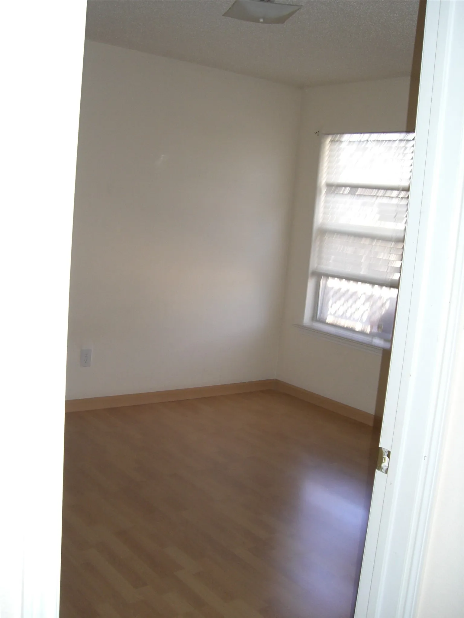 Single Family Residence For Sale in Dallas County , 1104 Parker Court, Cedar Hill, Texas 75104, 3 Bedroom, 2 Bathroom, 2 Garage spaces, 1,532 Sqft, built in 1995, mls#21396758, Real Estate Agent in Cedar Hill, Homes For Sale in Dallas county, Homes For Sale in Cedar Hill, Realtor in Cedar Hill Texas, Real Estate Brokerage Independent Realty Texas, Luminita Cordes Realtor