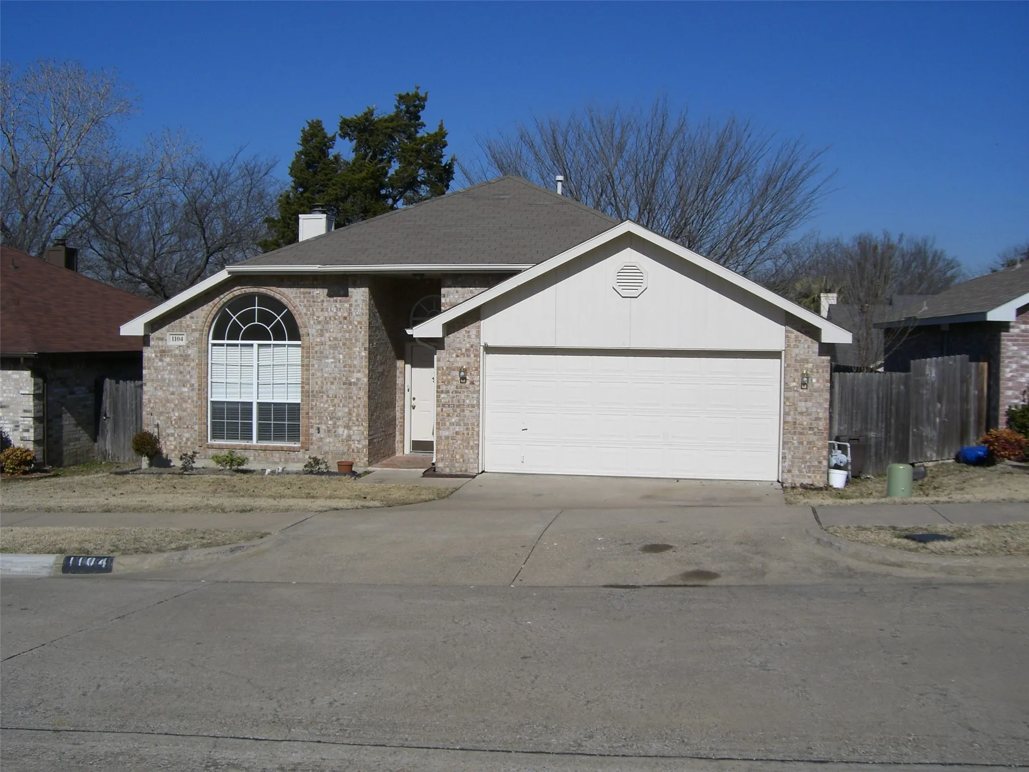 Single Family Residence For Sale in Dallas County , 1104 Parker Court, Cedar Hill, Texas 75104, 3 Bedroom, 2 Bathroom, 2 Garage spaces, 1,532 Sqft, built in 1995, mls#21396758, Real Estate Agent in Cedar Hill, Homes For Sale in Dallas county, Homes For Sale in Cedar Hill, Realtor in Cedar Hill Texas, Real Estate Brokerage Independent Realty Texas, Luminita Cordes Realtor