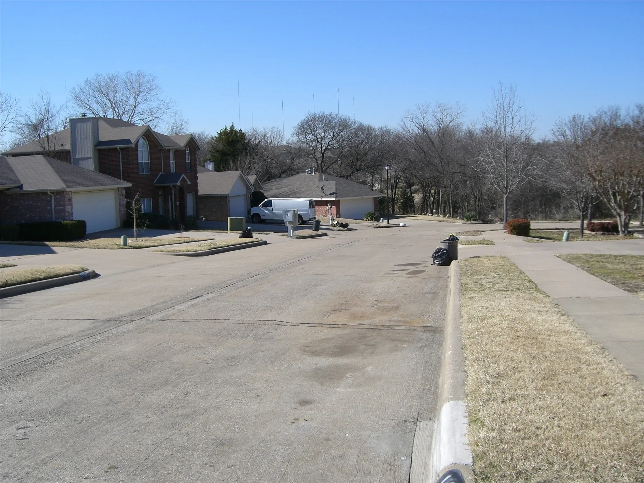 Single Family Residence For Sale in Dallas County , 1104 Parker Court, Cedar Hill, Texas 75104, 3 Bedroom, 2 Bathroom, 2 Garage spaces, 1,532 Sqft, built in 1995, mls#21396758, Real Estate Agent in Cedar Hill, Homes For Sale in Dallas county, Homes For Sale in Cedar Hill, Realtor in Cedar Hill Texas, Real Estate Brokerage Independent Realty Texas, Luminita Cordes Realtor
