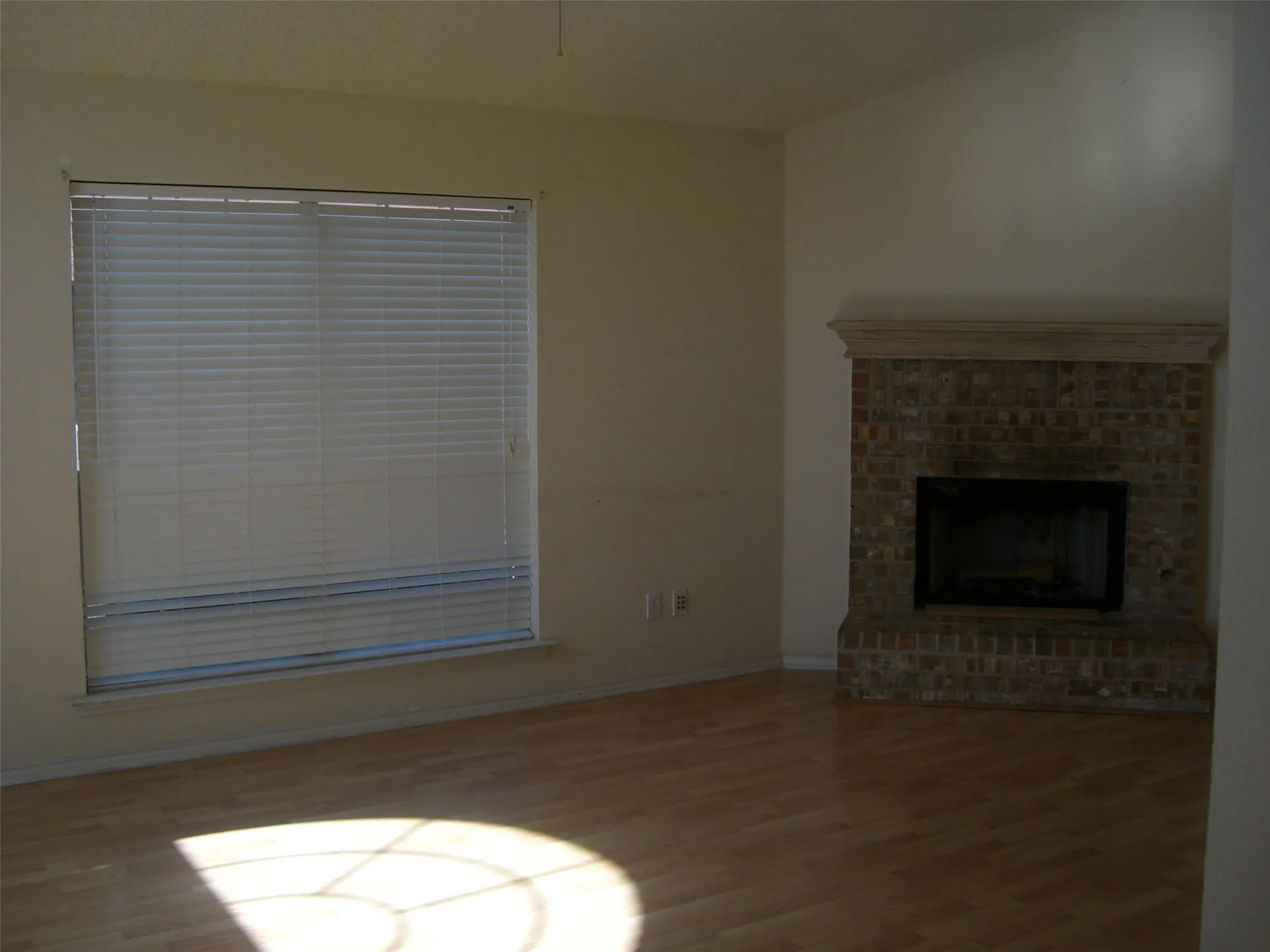 Single Family Residence For Sale in Dallas County , 1104 Parker Court, Cedar Hill, Texas 75104, 3 Bedroom, 2 Bathroom, 2 Garage spaces, 1,532 Sqft, built in 1995, mls#21396758, Real Estate Agent in Cedar Hill, Homes For Sale in Dallas county, Homes For Sale in Cedar Hill, Realtor in Cedar Hill Texas, Real Estate Brokerage Independent Realty Texas, Luminita Cordes Realtor