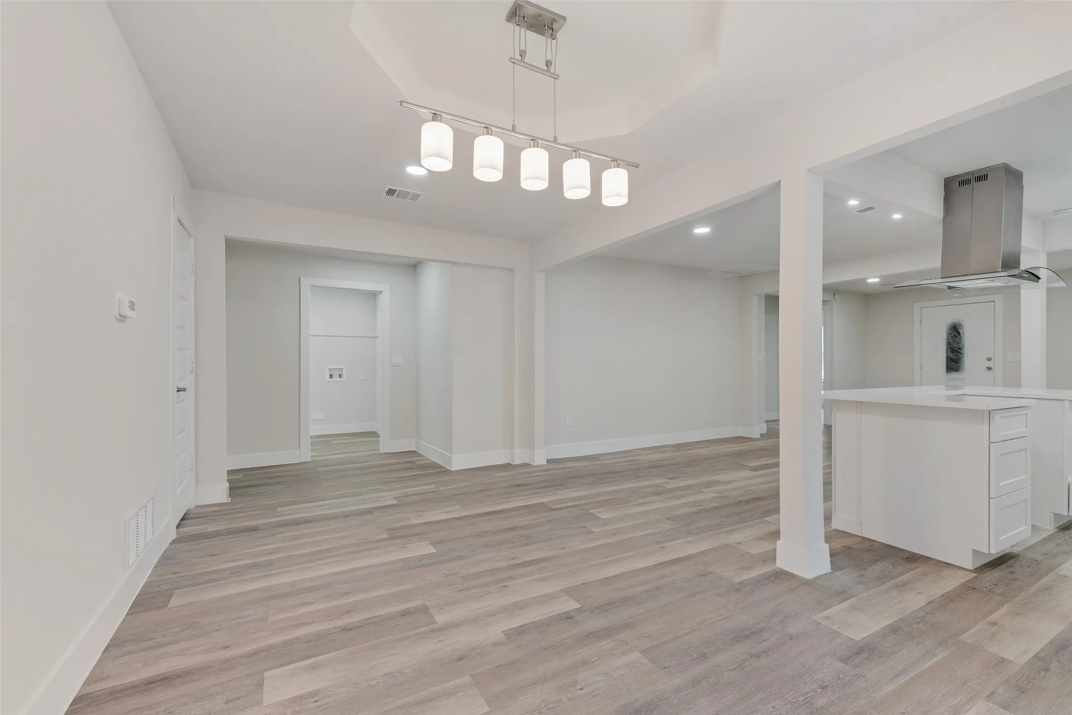Single Family Residence For Sale in Dallas County , 7101 Fairdale Avenue, Dallas, Texas 75227, 4 Bedroom, 2 Bathroom, Garage spaces, 1,900 Sqft, built in 1940, mls#21396166, Real Estate Agent in Dallas, Homes For Sale in Dallas county, Homes For Sale in Dallas, Realtor in Dallas Texas, Real Estate Brokerage Independent Realty Texas, Luminita Cordes Realtor