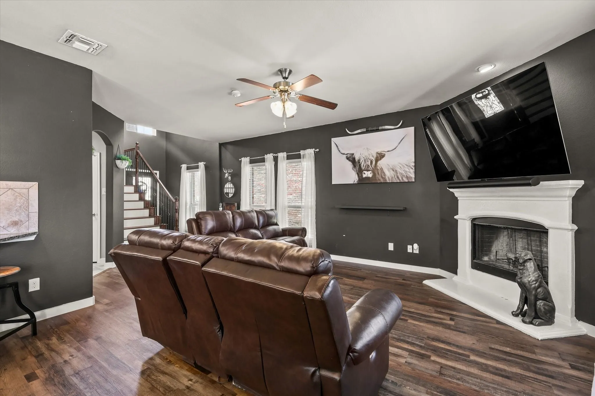 Single Family Residence For Sale in Denton County , 8805 Deadwood Lane, Aubrey, Texas 76227, 3 Bedroom, 3 Bathroom, 2 Garage spaces, 1,837 Sqft, built in 2016, mls#21396734, Real Estate Agent in Aubrey, Homes For Sale in Denton county, Homes For Sale in Aubrey, Realtor in Aubrey Texas, Real Estate Brokerage Independent Realty Texas, Luminita Cordes Realtor