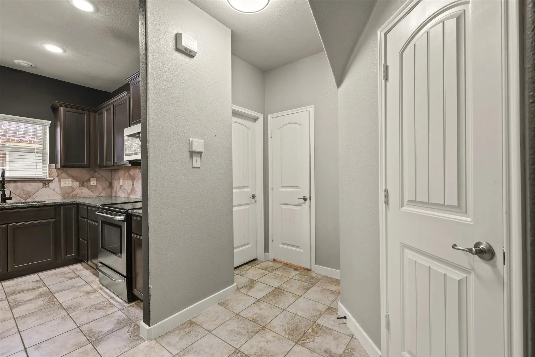 Single Family Residence For Sale in Denton County , 8805 Deadwood Lane, Aubrey, Texas 76227, 3 Bedroom, 3 Bathroom, 2 Garage spaces, 1,837 Sqft, built in 2016, mls#21396734, Real Estate Agent in Aubrey, Homes For Sale in Denton county, Homes For Sale in Aubrey, Realtor in Aubrey Texas, Real Estate Brokerage Independent Realty Texas, Luminita Cordes Realtor