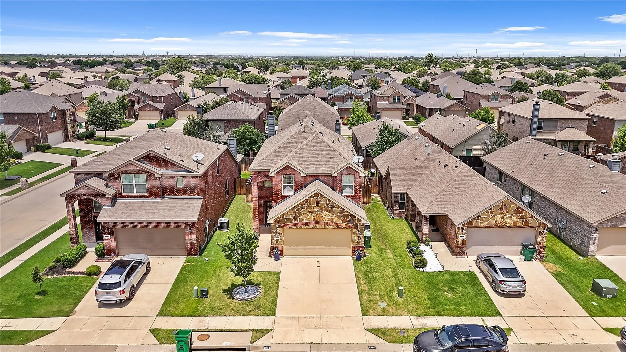 Single Family Residence For Sale in Denton County , 8805 Deadwood Lane, Aubrey, Texas 76227, 3 Bedroom, 3 Bathroom, 2 Garage spaces, 1,837 Sqft, built in 2016, mls#21396734, Real Estate Agent in Aubrey, Homes For Sale in Denton county, Homes For Sale in Aubrey, Realtor in Aubrey Texas, Real Estate Brokerage Independent Realty Texas, Luminita Cordes Realtor
