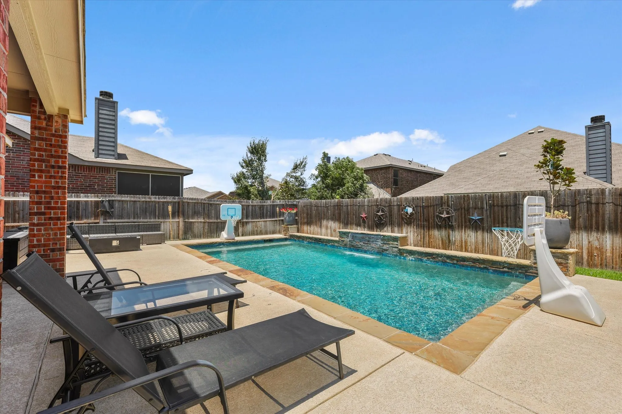 Single Family Residence For Sale in Denton County , 8805 Deadwood Lane, Aubrey, Texas 76227, 3 Bedroom, 3 Bathroom, 2 Garage spaces, 1,837 Sqft, built in 2016, mls#21396734, Real Estate Agent in Aubrey, Homes For Sale in Denton county, Homes For Sale in Aubrey, Realtor in Aubrey Texas, Real Estate Brokerage Independent Realty Texas, Luminita Cordes Realtor