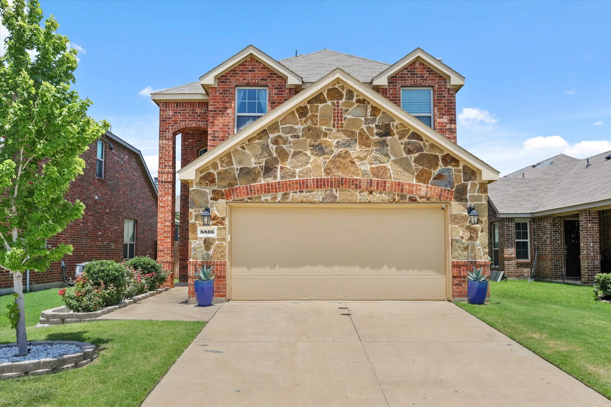 Single Family Residence For Sale in Denton County , 8805 Deadwood Lane, Aubrey, Texas 76227, 3 Bedroom, 3 Bathroom, 2 Garage spaces, 1,837 Sqft, built in 2016, mls#21396734, Real Estate Agent in Aubrey, Homes For Sale in Denton county, Homes For Sale in Aubrey, Realtor in Aubrey Texas, Real Estate Brokerage Independent Realty Texas, Luminita Cordes Realtor