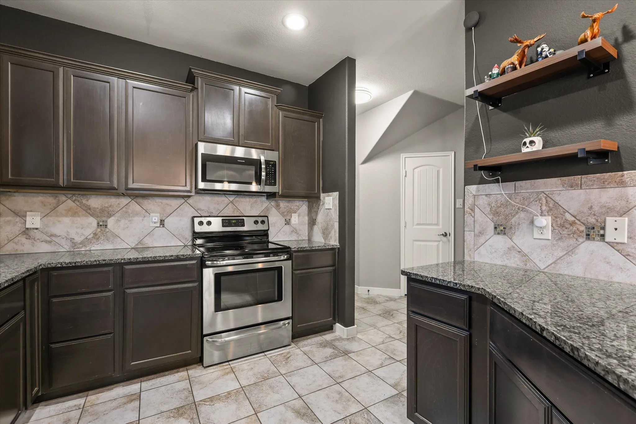 Single Family Residence For Sale in Denton County , 8805 Deadwood Lane, Aubrey, Texas 76227, 3 Bedroom, 3 Bathroom, 2 Garage spaces, 1,837 Sqft, built in 2016, mls#21396734, Real Estate Agent in Aubrey, Homes For Sale in Denton county, Homes For Sale in Aubrey, Realtor in Aubrey Texas, Real Estate Brokerage Independent Realty Texas, Luminita Cordes Realtor