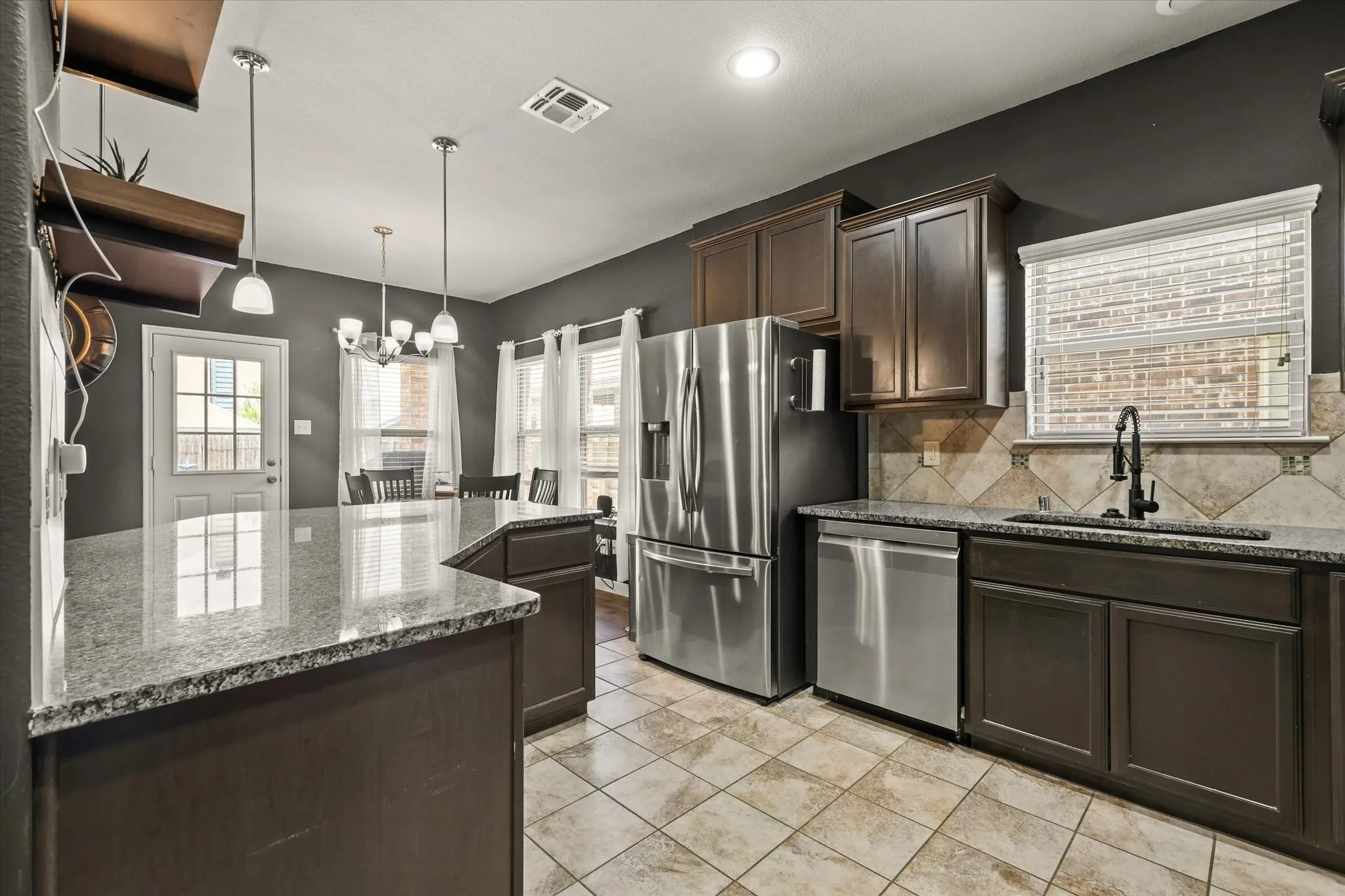 Single Family Residence For Sale in Denton County , 8805 Deadwood Lane, Aubrey, Texas 76227, 3 Bedroom, 3 Bathroom, 2 Garage spaces, 1,837 Sqft, built in 2016, mls#21396734, Real Estate Agent in Aubrey, Homes For Sale in Denton county, Homes For Sale in Aubrey, Realtor in Aubrey Texas, Real Estate Brokerage Independent Realty Texas, Luminita Cordes Realtor