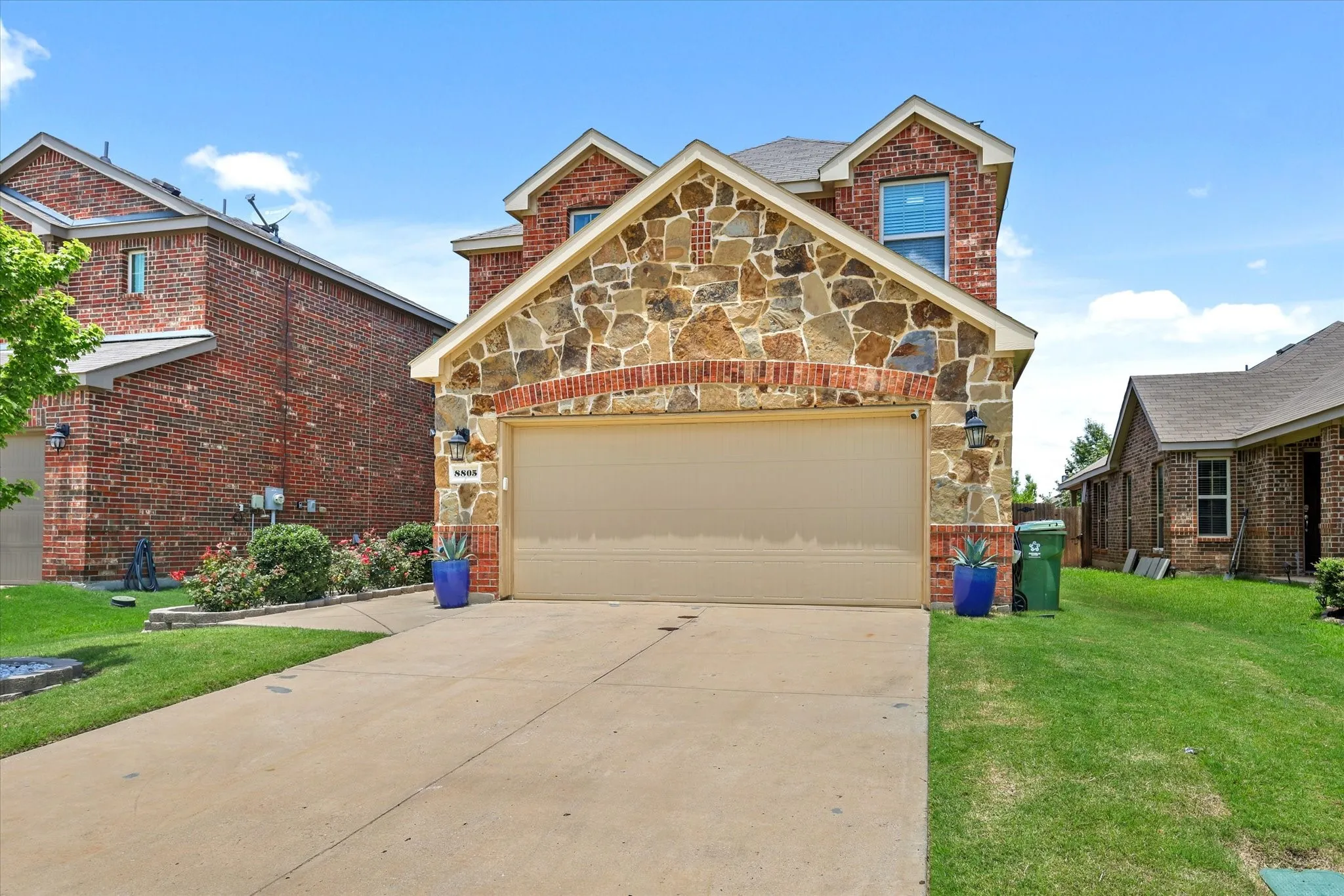 Single Family Residence For Sale in Denton County , 8805 Deadwood Lane, Aubrey, Texas 76227, 3 Bedroom, 3 Bathroom, 2 Garage spaces, 1,837 Sqft, built in 2016, mls#21396734, Real Estate Agent in Aubrey, Homes For Sale in Denton county, Homes For Sale in Aubrey, Realtor in Aubrey Texas, Real Estate Brokerage Independent Realty Texas, Luminita Cordes Realtor