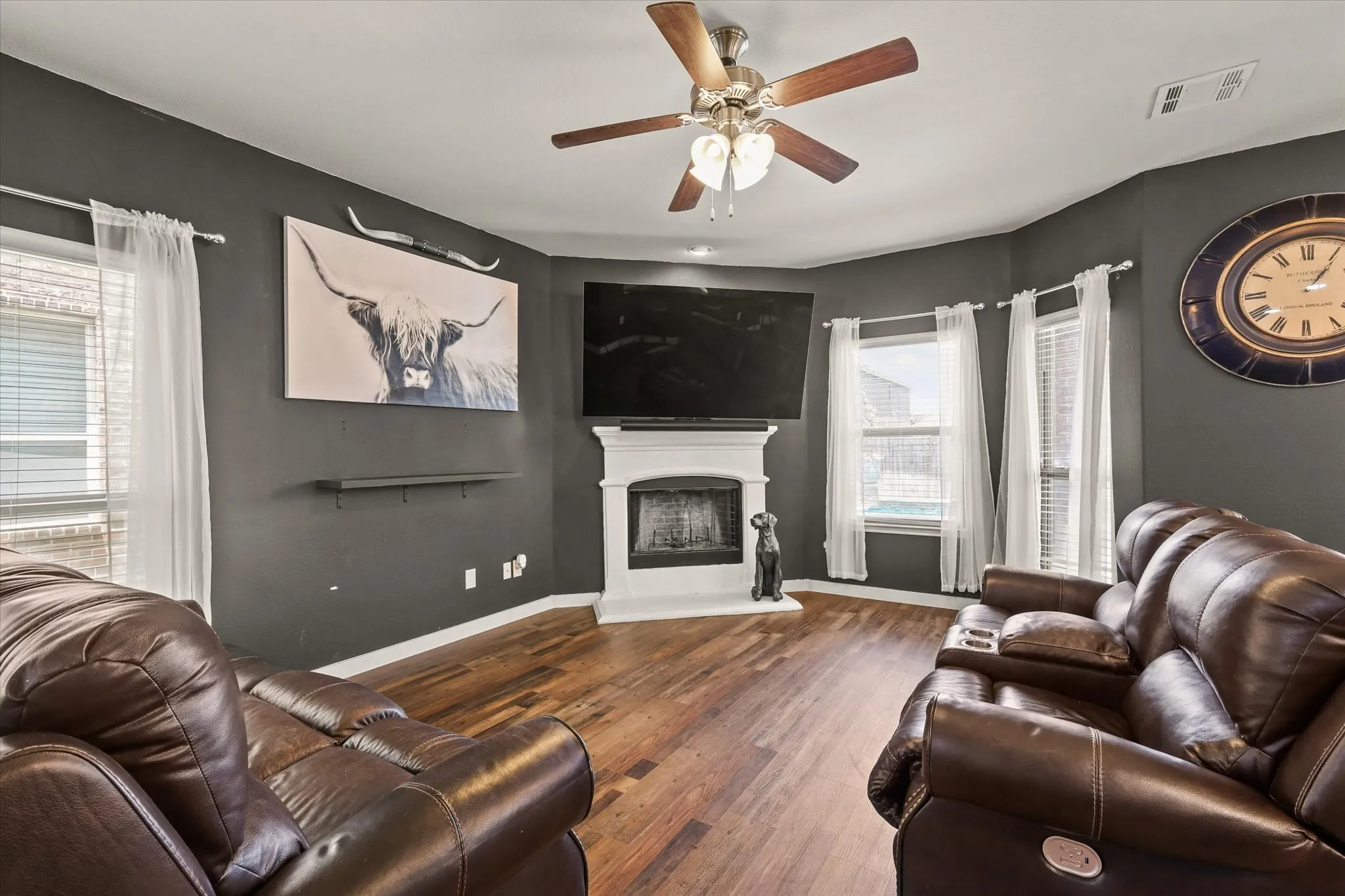 Single Family Residence For Sale in Denton County , 8805 Deadwood Lane, Aubrey, Texas 76227, 3 Bedroom, 3 Bathroom, 2 Garage spaces, 1,837 Sqft, built in 2016, mls#21396734, Real Estate Agent in Aubrey, Homes For Sale in Denton county, Homes For Sale in Aubrey, Realtor in Aubrey Texas, Real Estate Brokerage Independent Realty Texas, Luminita Cordes Realtor