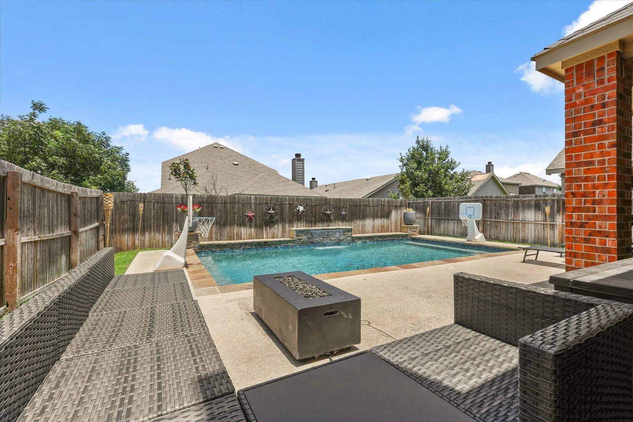 Single Family Residence For Sale in Denton County , 8805 Deadwood Lane, Aubrey, Texas 76227, 3 Bedroom, 3 Bathroom, 2 Garage spaces, 1,837 Sqft, built in 2016, mls#21396734, Real Estate Agent in Aubrey, Homes For Sale in Denton county, Homes For Sale in Aubrey, Realtor in Aubrey Texas, Real Estate Brokerage Independent Realty Texas, Luminita Cordes Realtor