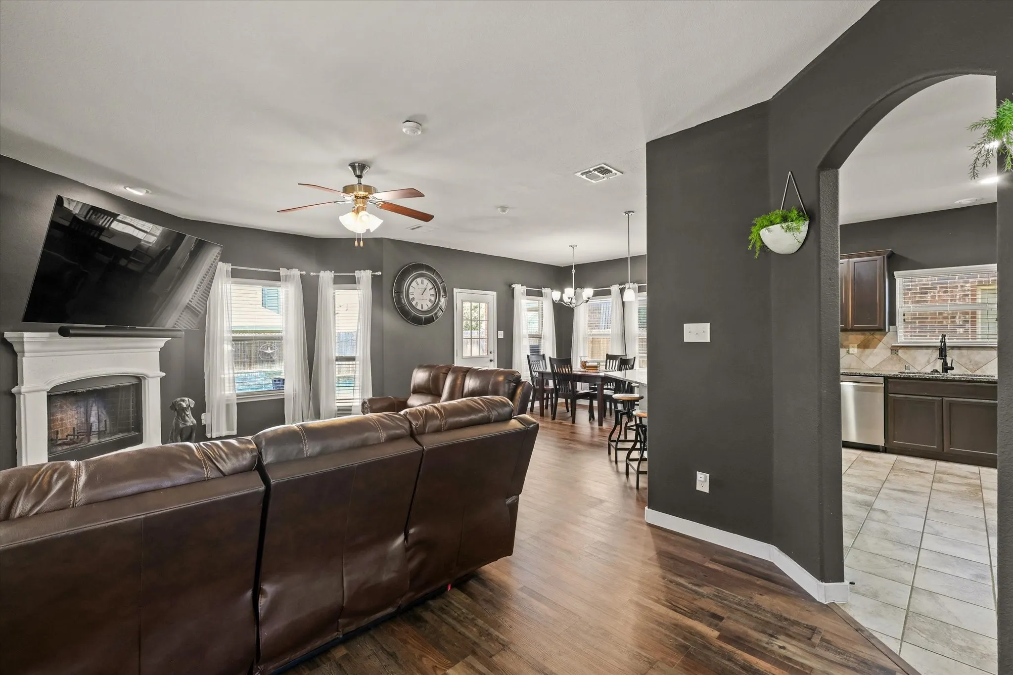 Single Family Residence For Sale in Denton County , 8805 Deadwood Lane, Aubrey, Texas 76227, 3 Bedroom, 3 Bathroom, 2 Garage spaces, 1,837 Sqft, built in 2016, mls#21396734, Real Estate Agent in Aubrey, Homes For Sale in Denton county, Homes For Sale in Aubrey, Realtor in Aubrey Texas, Real Estate Brokerage Independent Realty Texas, Luminita Cordes Realtor
