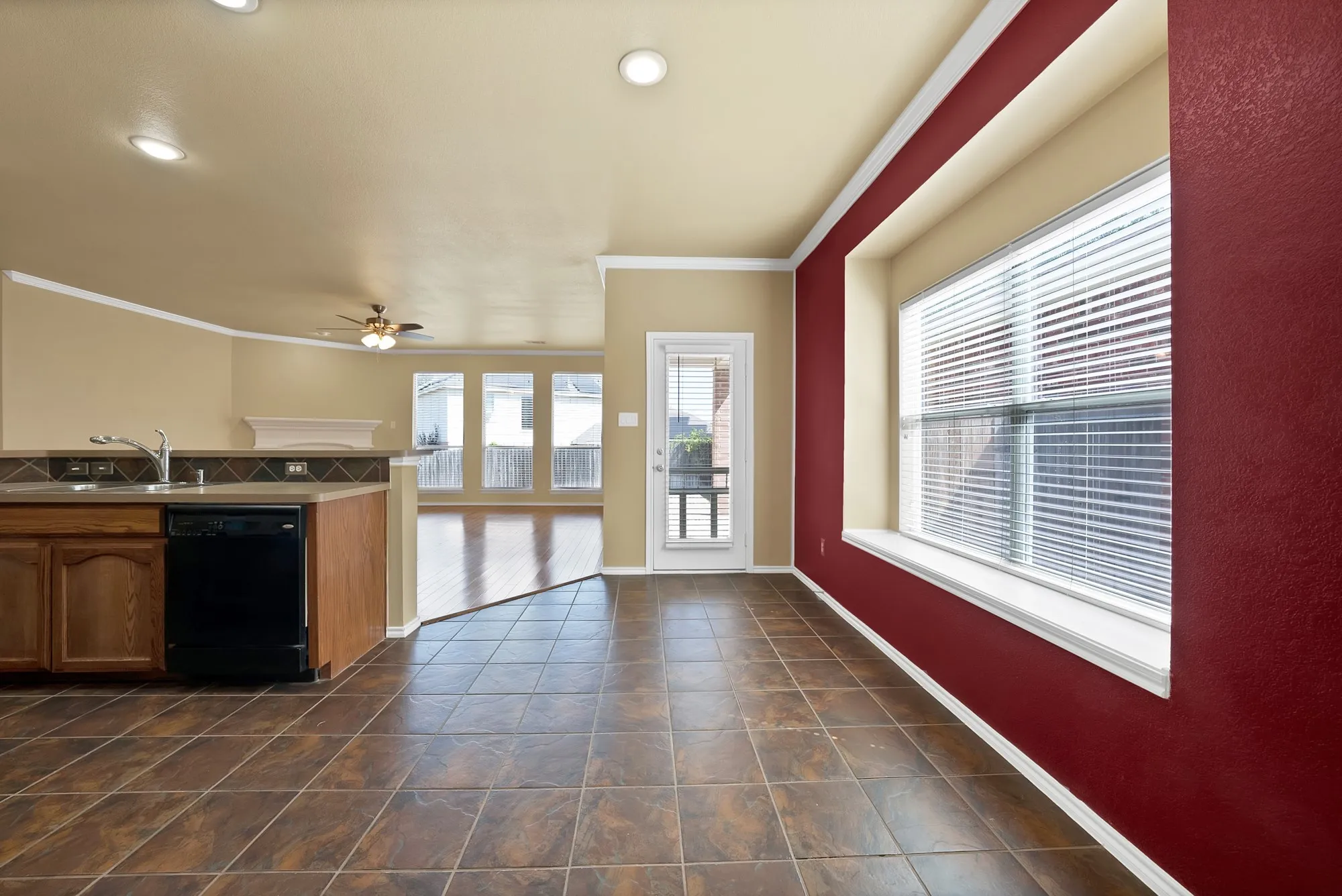 Single Family Residence For Sale in Tarrant County , 6016 Horse Trap Drive, Fort Worth, Texas 76179, 3 Bedroom, 2 Bathroom, 2 Garage spaces, 1,760 Sqft, built in 2005, mls#21396761, Real Estate Agent in Fort Worth, Homes For Sale in Tarrant county, Homes For Sale in Fort Worth, Realtor in Fort Worth Texas, Real Estate Brokerage Independent Realty Texas, Luminita Cordes Realtor