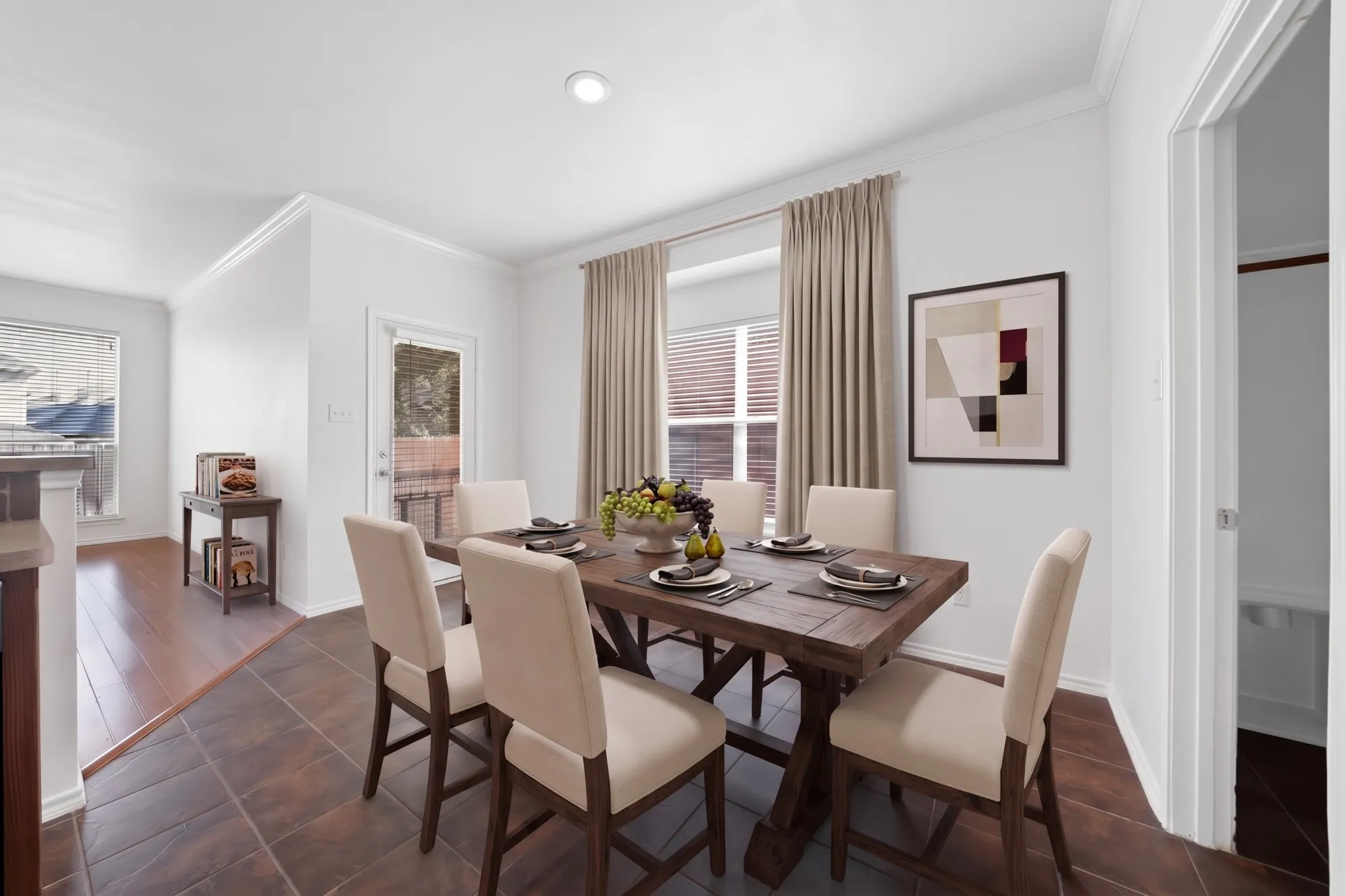 virtually staged diningroom with visualized white walls and ceilings