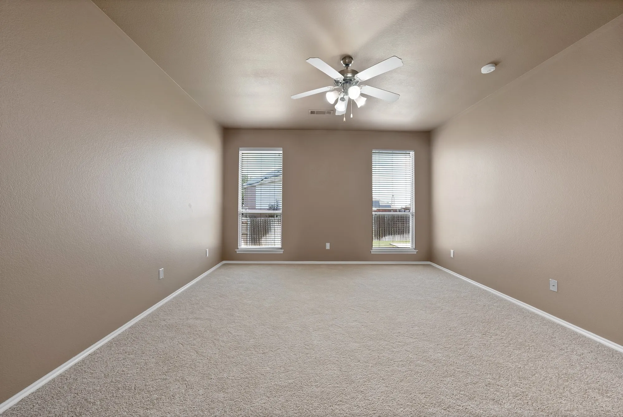 Single Family Residence For Sale in Tarrant County , 6016 Horse Trap Drive, Fort Worth, Texas 76179, 3 Bedroom, 2 Bathroom, 2 Garage spaces, 1,760 Sqft, built in 2005, mls#21396761, Real Estate Agent in Fort Worth, Homes For Sale in Tarrant county, Homes For Sale in Fort Worth, Realtor in Fort Worth Texas, Real Estate Brokerage Independent Realty Texas, Luminita Cordes Realtor