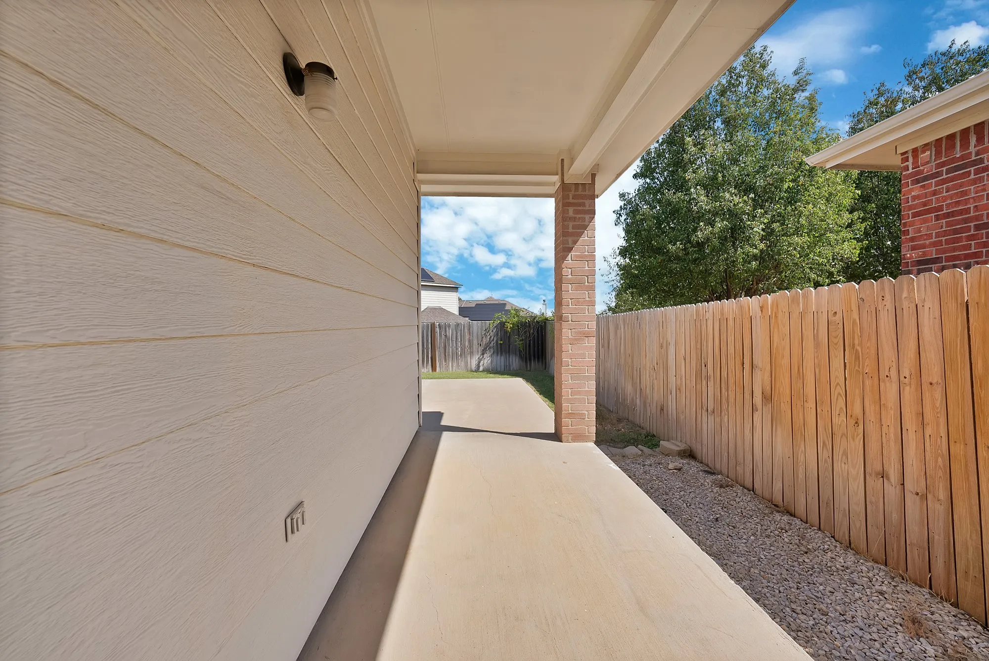 Single Family Residence For Sale in Tarrant County , 6016 Horse Trap Drive, Fort Worth, Texas 76179, 3 Bedroom, 2 Bathroom, 2 Garage spaces, 1,760 Sqft, built in 2005, mls#21396761, Real Estate Agent in Fort Worth, Homes For Sale in Tarrant county, Homes For Sale in Fort Worth, Realtor in Fort Worth Texas, Real Estate Brokerage Independent Realty Texas, Luminita Cordes Realtor