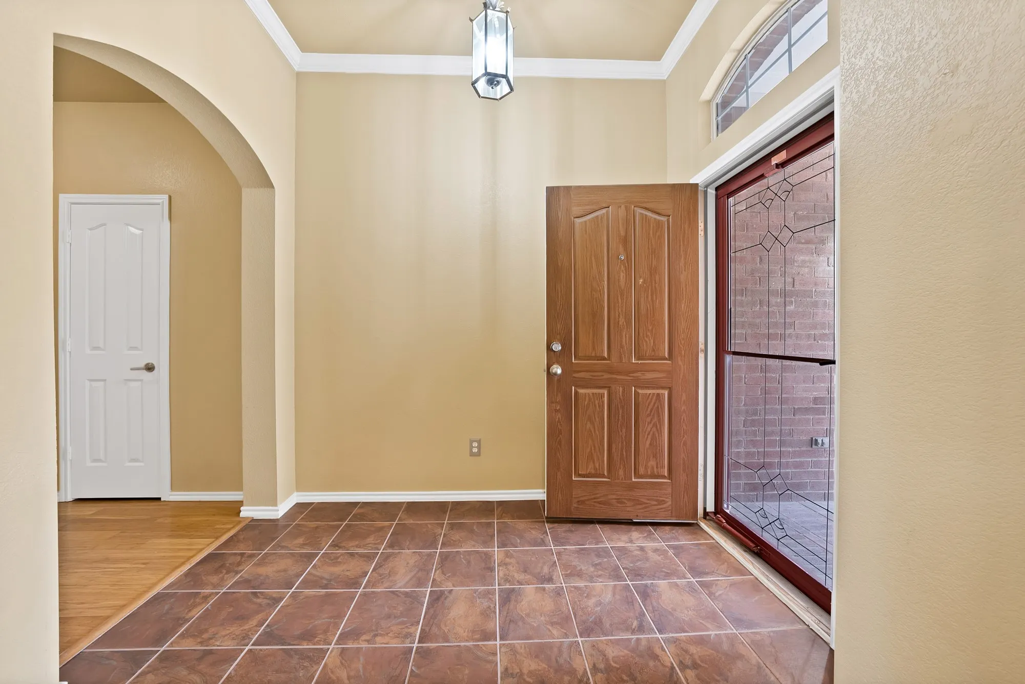 Single Family Residence For Sale in Tarrant County , 6016 Horse Trap Drive, Fort Worth, Texas 76179, 3 Bedroom, 2 Bathroom, 2 Garage spaces, 1,760 Sqft, built in 2005, mls#21396761, Real Estate Agent in Fort Worth, Homes For Sale in Tarrant county, Homes For Sale in Fort Worth, Realtor in Fort Worth Texas, Real Estate Brokerage Independent Realty Texas, Luminita Cordes Realtor