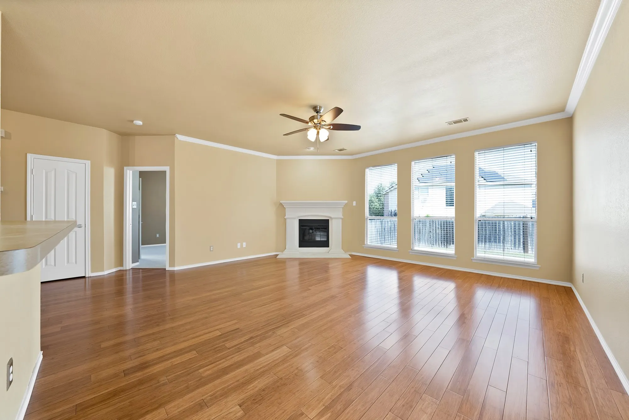 Single Family Residence For Sale in Tarrant County , 6016 Horse Trap Drive, Fort Worth, Texas 76179, 3 Bedroom, 2 Bathroom, 2 Garage spaces, 1,760 Sqft, built in 2005, mls#21396761, Real Estate Agent in Fort Worth, Homes For Sale in Tarrant county, Homes For Sale in Fort Worth, Realtor in Fort Worth Texas, Real Estate Brokerage Independent Realty Texas, Luminita Cordes Realtor