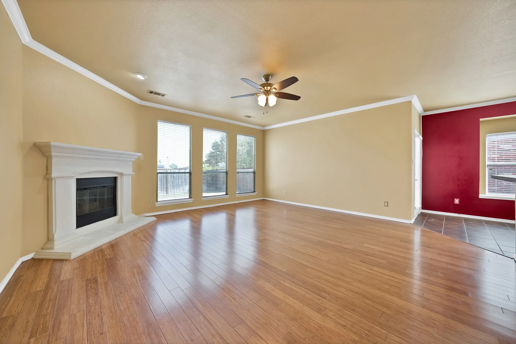Single Family Residence For Sale in Tarrant County , 6016 Horse Trap Drive, Fort Worth, Texas 76179, 3 Bedroom, 2 Bathroom, 2 Garage spaces, 1,760 Sqft, built in 2005, mls#21396761, Real Estate Agent in Fort Worth, Homes For Sale in Tarrant county, Homes For Sale in Fort Worth, Realtor in Fort Worth Texas, Real Estate Brokerage Independent Realty Texas, Luminita Cordes Realtor