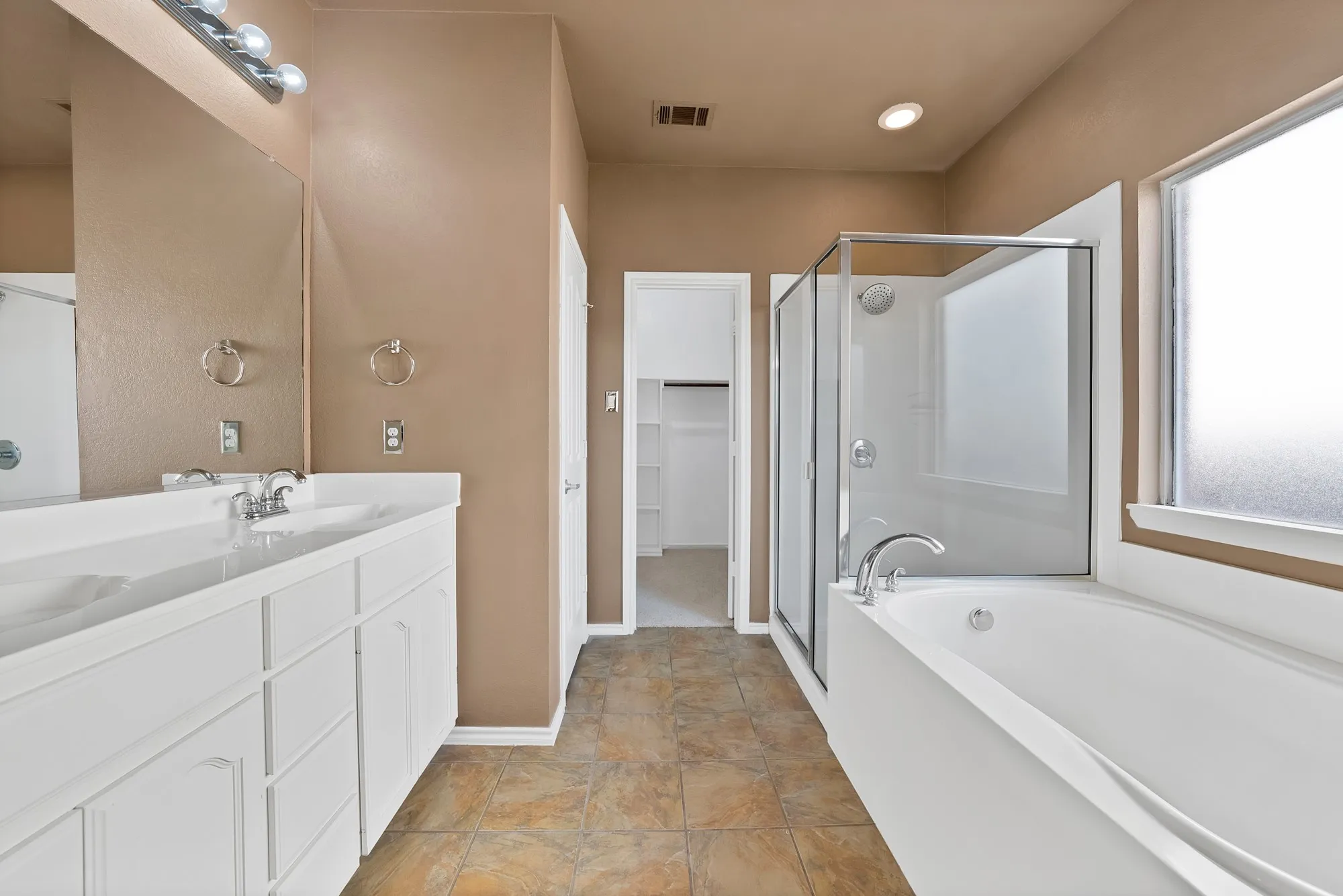 Single Family Residence For Sale in Tarrant County , 6016 Horse Trap Drive, Fort Worth, Texas 76179, 3 Bedroom, 2 Bathroom, 2 Garage spaces, 1,760 Sqft, built in 2005, mls#21396761, Real Estate Agent in Fort Worth, Homes For Sale in Tarrant county, Homes For Sale in Fort Worth, Realtor in Fort Worth Texas, Real Estate Brokerage Independent Realty Texas, Luminita Cordes Realtor