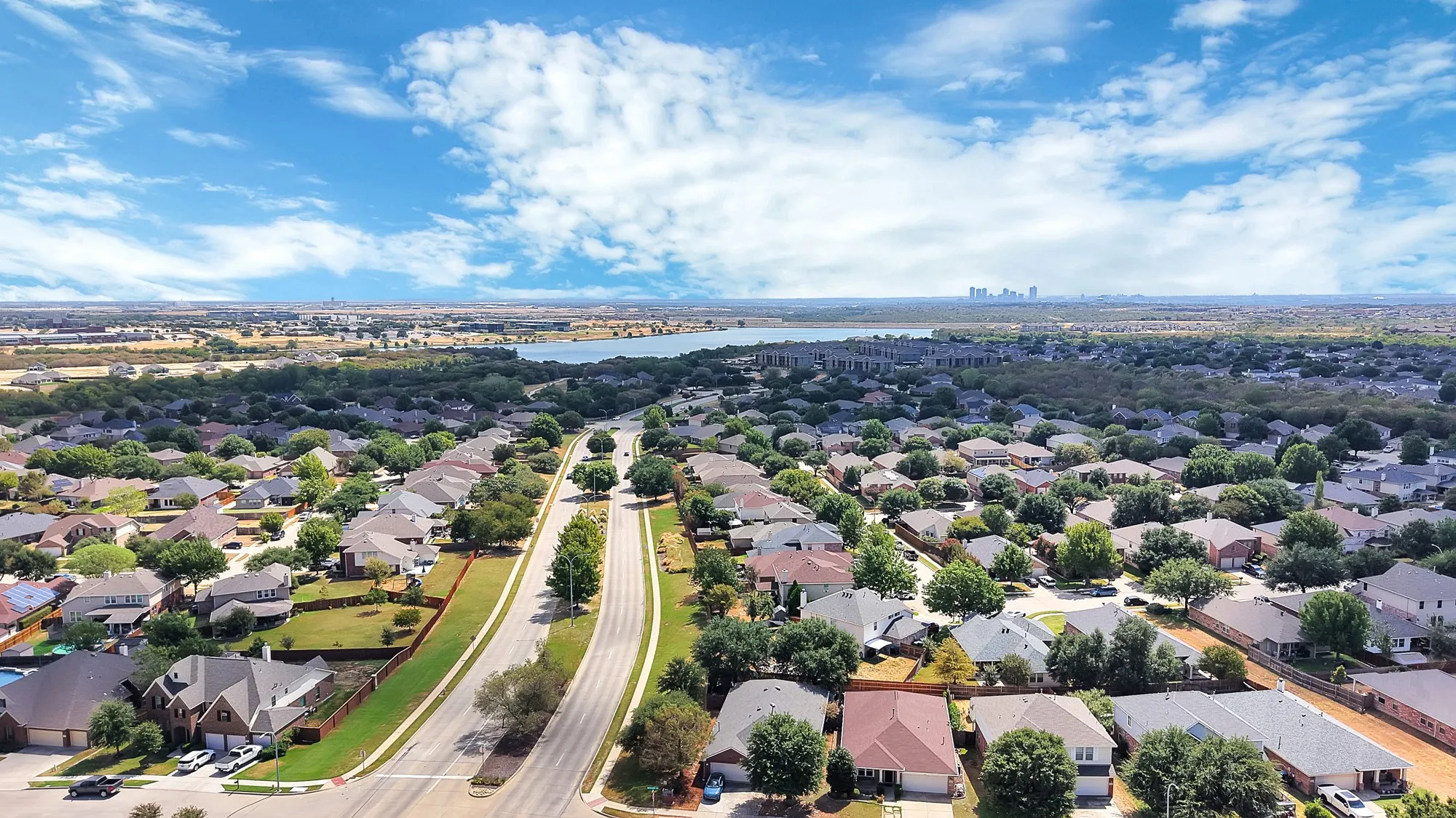Single Family Residence For Sale in Tarrant County , 6016 Horse Trap Drive, Fort Worth, Texas 76179, 3 Bedroom, 2 Bathroom, 2 Garage spaces, 1,760 Sqft, built in 2005, mls#21396761, Real Estate Agent in Fort Worth, Homes For Sale in Tarrant county, Homes For Sale in Fort Worth, Realtor in Fort Worth Texas, Real Estate Brokerage Independent Realty Texas, Luminita Cordes Realtor