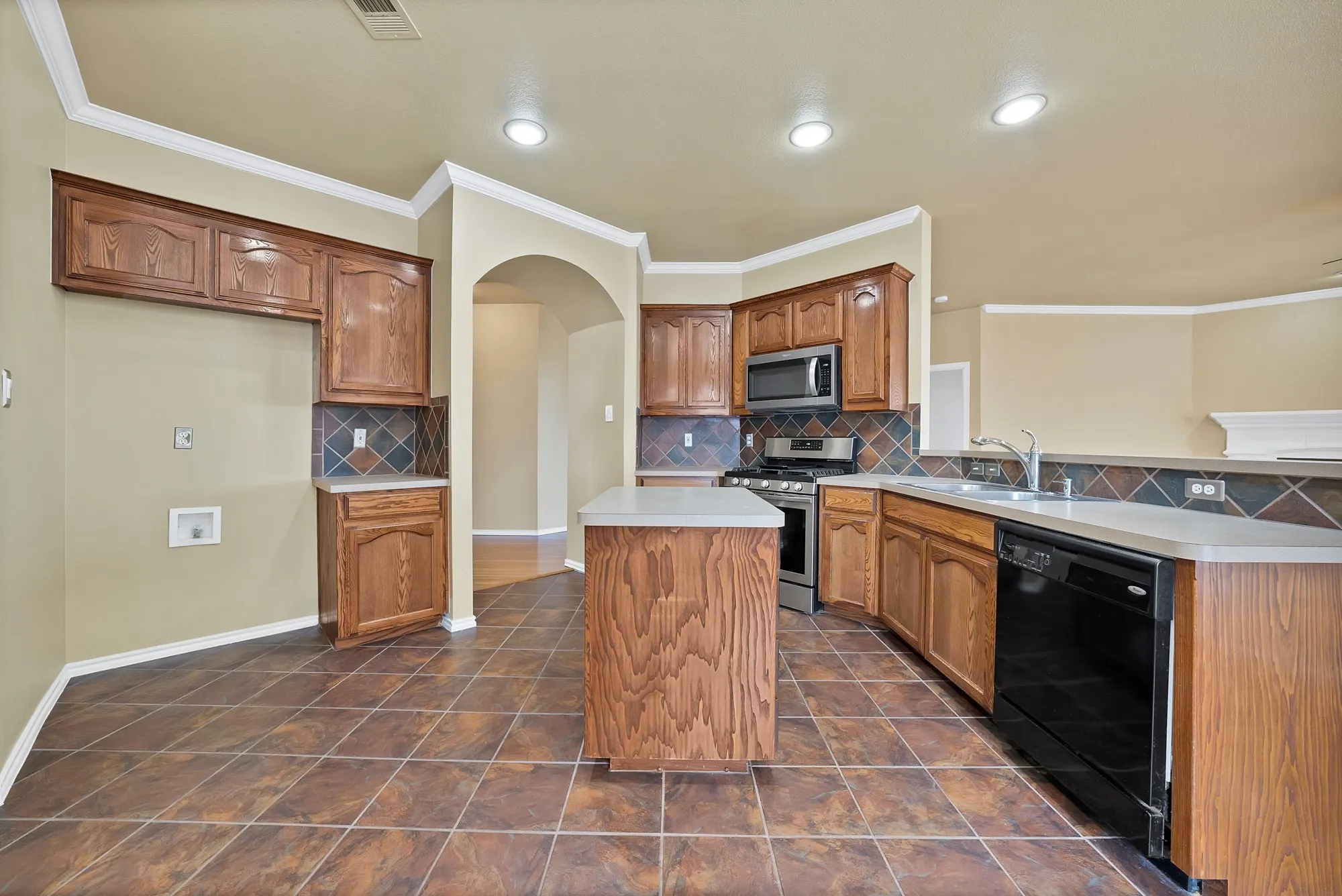 Single Family Residence For Sale in Tarrant County , 6016 Horse Trap Drive, Fort Worth, Texas 76179, 3 Bedroom, 2 Bathroom, 2 Garage spaces, 1,760 Sqft, built in 2005, mls#21396761, Real Estate Agent in Fort Worth, Homes For Sale in Tarrant county, Homes For Sale in Fort Worth, Realtor in Fort Worth Texas, Real Estate Brokerage Independent Realty Texas, Luminita Cordes Realtor