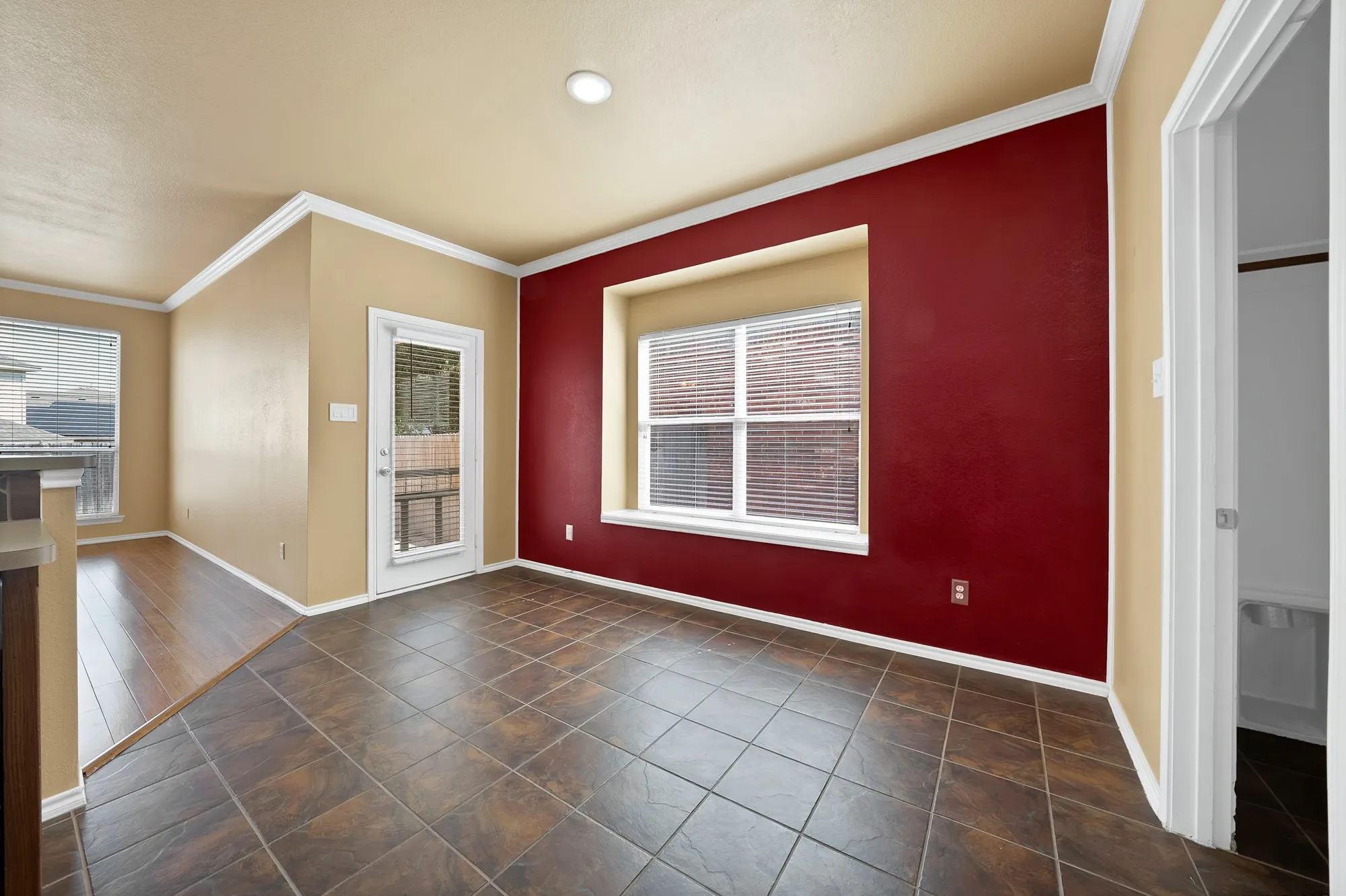 Single Family Residence For Sale in Tarrant County , 6016 Horse Trap Drive, Fort Worth, Texas 76179, 3 Bedroom, 2 Bathroom, 2 Garage spaces, 1,760 Sqft, built in 2005, mls#21396761, Real Estate Agent in Fort Worth, Homes For Sale in Tarrant county, Homes For Sale in Fort Worth, Realtor in Fort Worth Texas, Real Estate Brokerage Independent Realty Texas, Luminita Cordes Realtor