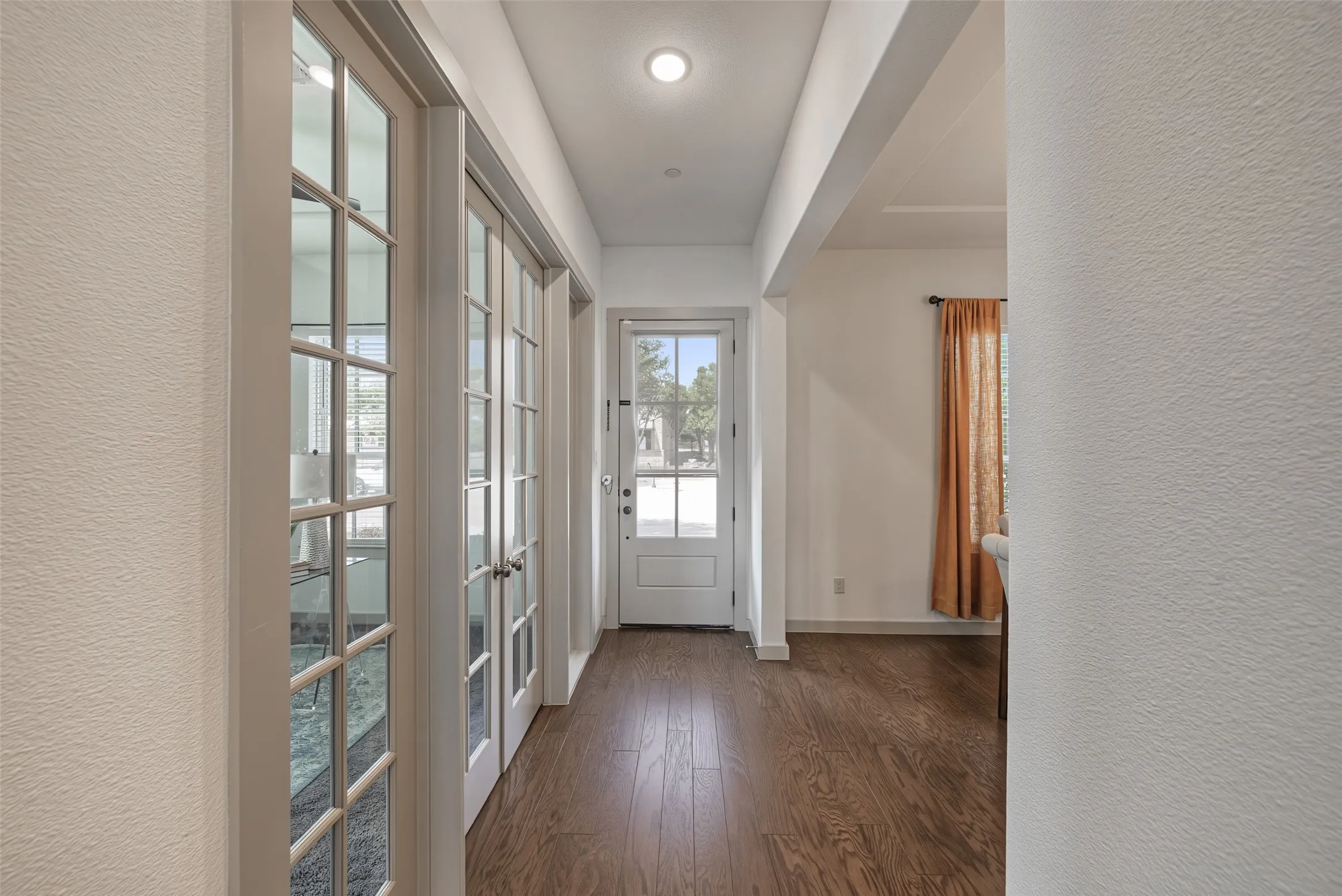 Townhouse For Sale in Tarrant County , 8850 Ice House Drive, North Richland Hills, Texas 76180, 3 Bedroom, 3 Bathroom, 2 Garage spaces, 2,220 Sqft, built in 2019, mls#21395893, Real Estate Agent in North Richland Hills, Homes For Sale in Tarrant county, Homes For Sale in North Richland Hills, Realtor in North Richland Hills Texas, Real Estate Brokerage Independent Realty Texas, Luminita Cordes Realtor