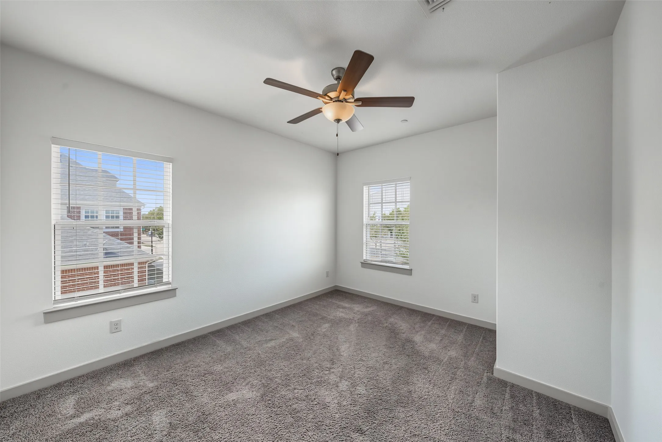 Townhouse For Sale in Tarrant County , 8850 Ice House Drive, North Richland Hills, Texas 76180, 3 Bedroom, 3 Bathroom, 2 Garage spaces, 2,220 Sqft, built in 2019, mls#21395893, Real Estate Agent in North Richland Hills, Homes For Sale in Tarrant county, Homes For Sale in North Richland Hills, Realtor in North Richland Hills Texas, Real Estate Brokerage Independent Realty Texas, Luminita Cordes Realtor