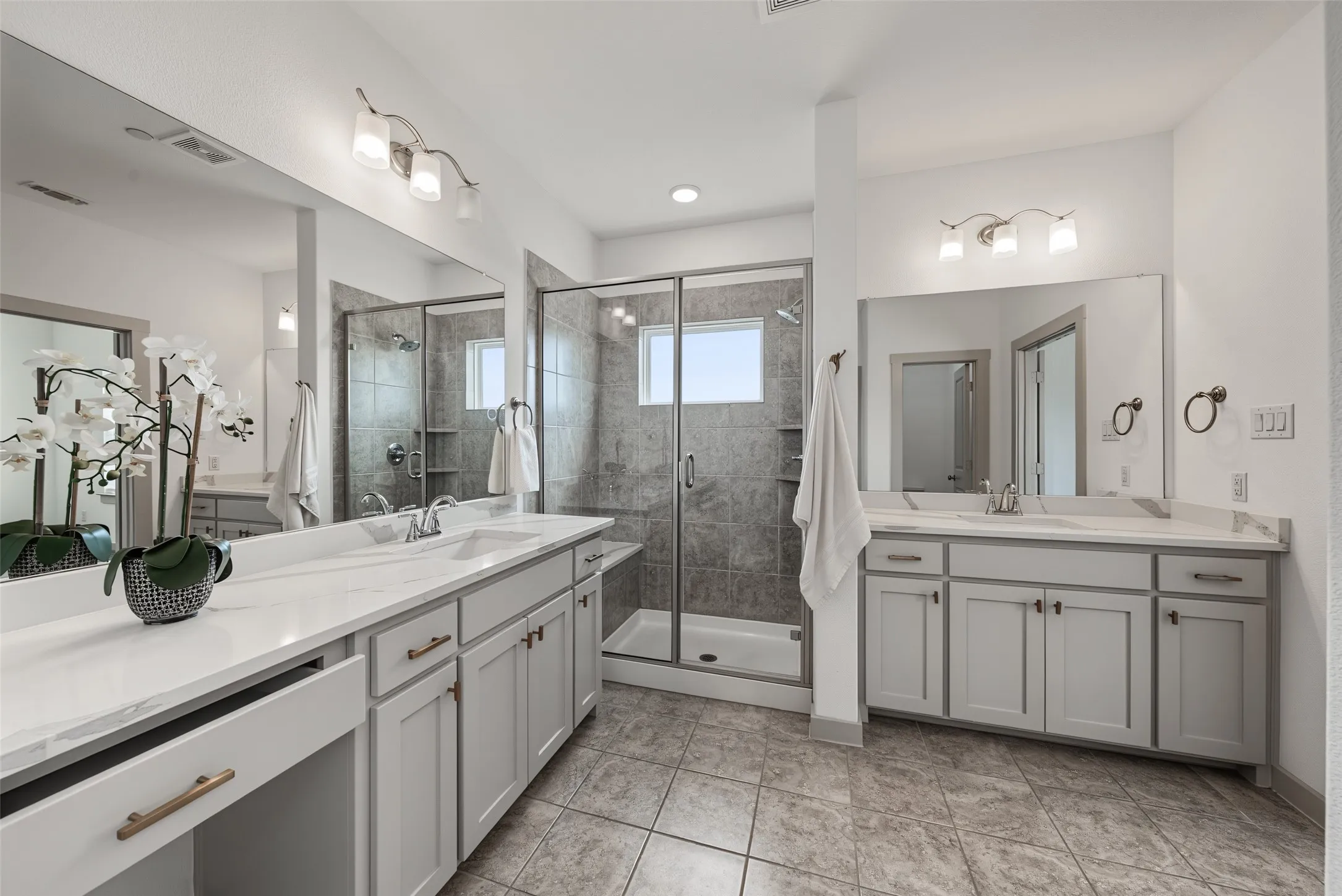 Townhouse For Sale in Tarrant County , 8850 Ice House Drive, North Richland Hills, Texas 76180, 3 Bedroom, 3 Bathroom, 2 Garage spaces, 2,220 Sqft, built in 2019, mls#21395893, Real Estate Agent in North Richland Hills, Homes For Sale in Tarrant county, Homes For Sale in North Richland Hills, Realtor in North Richland Hills Texas, Real Estate Brokerage Independent Realty Texas, Luminita Cordes Realtor