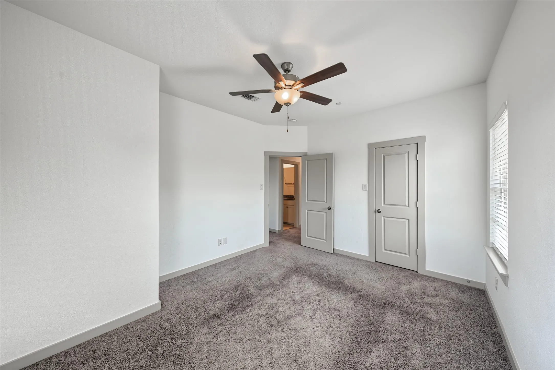 Townhouse For Sale in Tarrant County , 8850 Ice House Drive, North Richland Hills, Texas 76180, 3 Bedroom, 3 Bathroom, 2 Garage spaces, 2,220 Sqft, built in 2019, mls#21395893, Real Estate Agent in North Richland Hills, Homes For Sale in Tarrant county, Homes For Sale in North Richland Hills, Realtor in North Richland Hills Texas, Real Estate Brokerage Independent Realty Texas, Luminita Cordes Realtor
