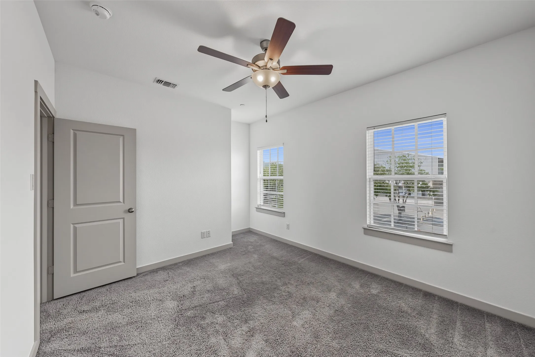 Townhouse For Sale in Tarrant County , 8850 Ice House Drive, North Richland Hills, Texas 76180, 3 Bedroom, 3 Bathroom, 2 Garage spaces, 2,220 Sqft, built in 2019, mls#21395893, Real Estate Agent in North Richland Hills, Homes For Sale in Tarrant county, Homes For Sale in North Richland Hills, Realtor in North Richland Hills Texas, Real Estate Brokerage Independent Realty Texas, Luminita Cordes Realtor
