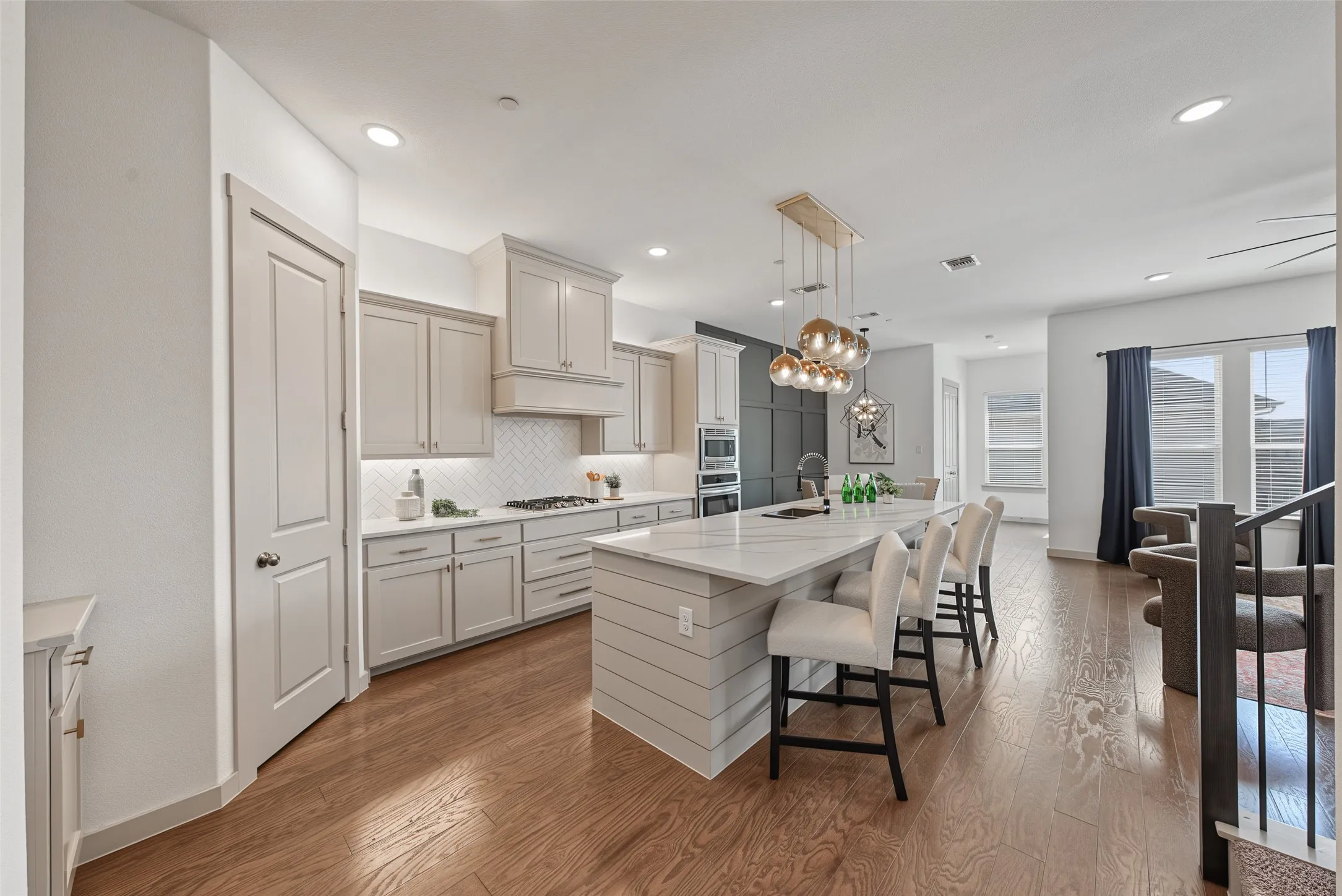Townhouse For Sale in Tarrant County , 8850 Ice House Drive, North Richland Hills, Texas 76180, 3 Bedroom, 3 Bathroom, 2 Garage spaces, 2,220 Sqft, built in 2019, mls#21395893, Real Estate Agent in North Richland Hills, Homes For Sale in Tarrant county, Homes For Sale in North Richland Hills, Realtor in North Richland Hills Texas, Real Estate Brokerage Independent Realty Texas, Luminita Cordes Realtor