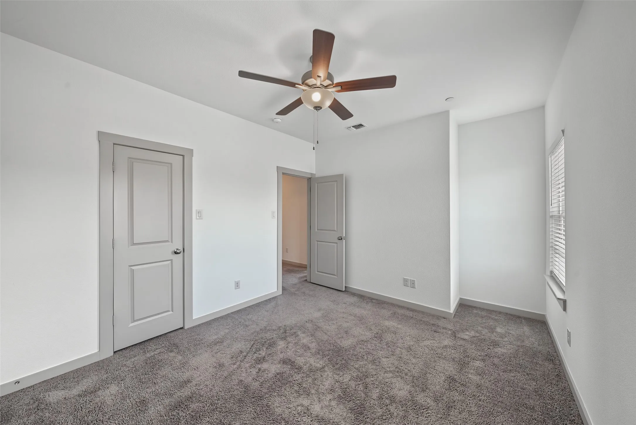 Townhouse For Sale in Tarrant County , 8850 Ice House Drive, North Richland Hills, Texas 76180, 3 Bedroom, 3 Bathroom, 2 Garage spaces, 2,220 Sqft, built in 2019, mls#21395893, Real Estate Agent in North Richland Hills, Homes For Sale in Tarrant county, Homes For Sale in North Richland Hills, Realtor in North Richland Hills Texas, Real Estate Brokerage Independent Realty Texas, Luminita Cordes Realtor