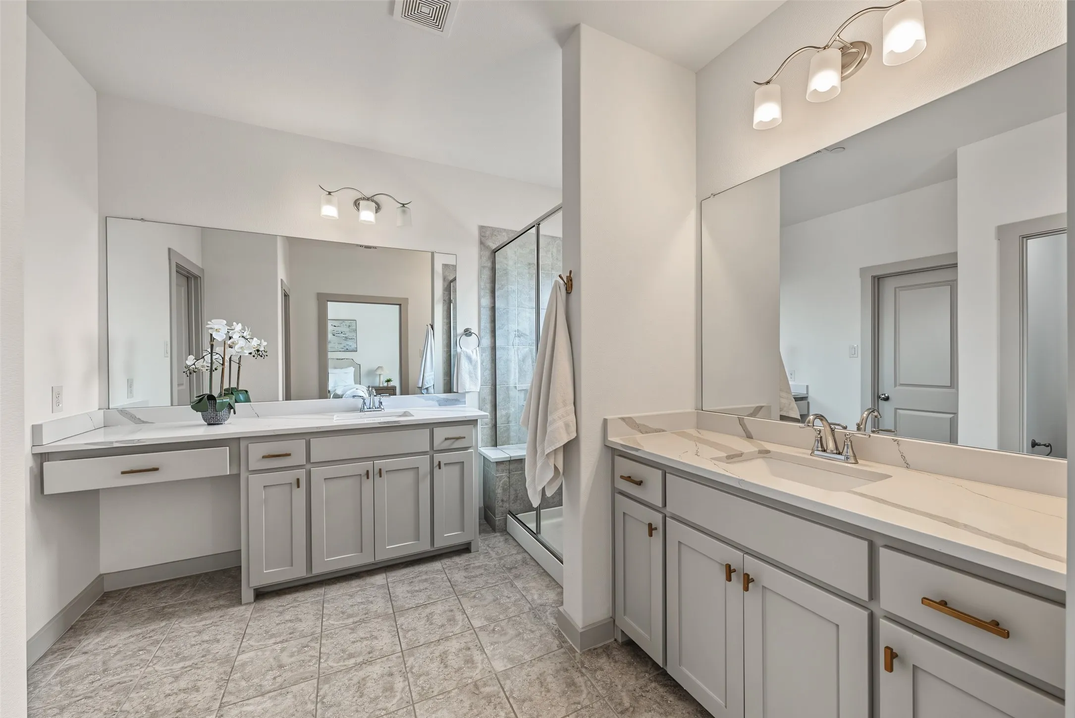 Townhouse For Sale in Tarrant County , 8850 Ice House Drive, North Richland Hills, Texas 76180, 3 Bedroom, 3 Bathroom, 2 Garage spaces, 2,220 Sqft, built in 2019, mls#21395893, Real Estate Agent in North Richland Hills, Homes For Sale in Tarrant county, Homes For Sale in North Richland Hills, Realtor in North Richland Hills Texas, Real Estate Brokerage Independent Realty Texas, Luminita Cordes Realtor