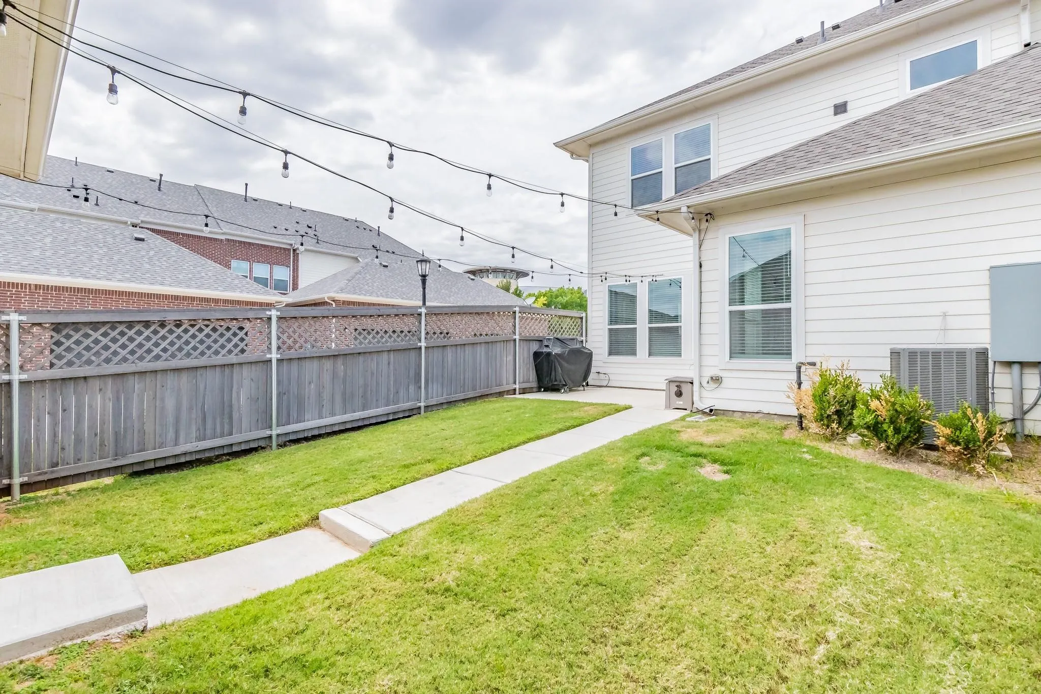Townhouse For Sale in Tarrant County , 8850 Ice House Drive, North Richland Hills, Texas 76180, 3 Bedroom, 3 Bathroom, 2 Garage spaces, 2,220 Sqft, built in 2019, mls#21395893, Real Estate Agent in North Richland Hills, Homes For Sale in Tarrant county, Homes For Sale in North Richland Hills, Realtor in North Richland Hills Texas, Real Estate Brokerage Independent Realty Texas, Luminita Cordes Realtor
