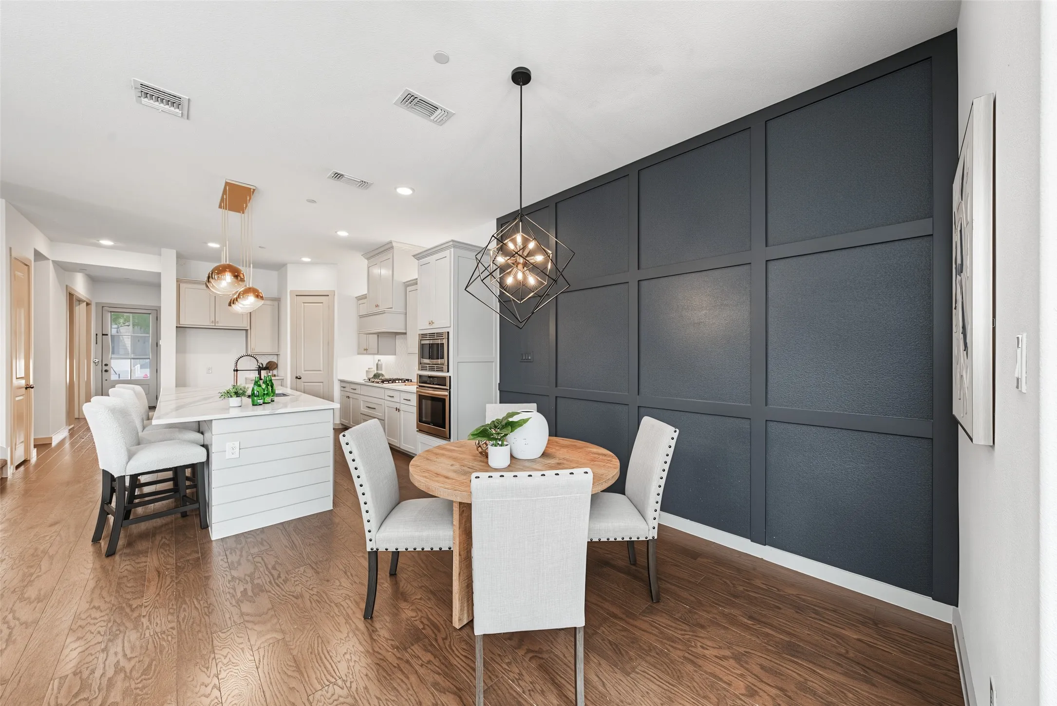 Townhouse For Sale in Tarrant County , 8850 Ice House Drive, North Richland Hills, Texas 76180, 3 Bedroom, 3 Bathroom, 2 Garage spaces, 2,220 Sqft, built in 2019, mls#21395893, Real Estate Agent in North Richland Hills, Homes For Sale in Tarrant county, Homes For Sale in North Richland Hills, Realtor in North Richland Hills Texas, Real Estate Brokerage Independent Realty Texas, Luminita Cordes Realtor