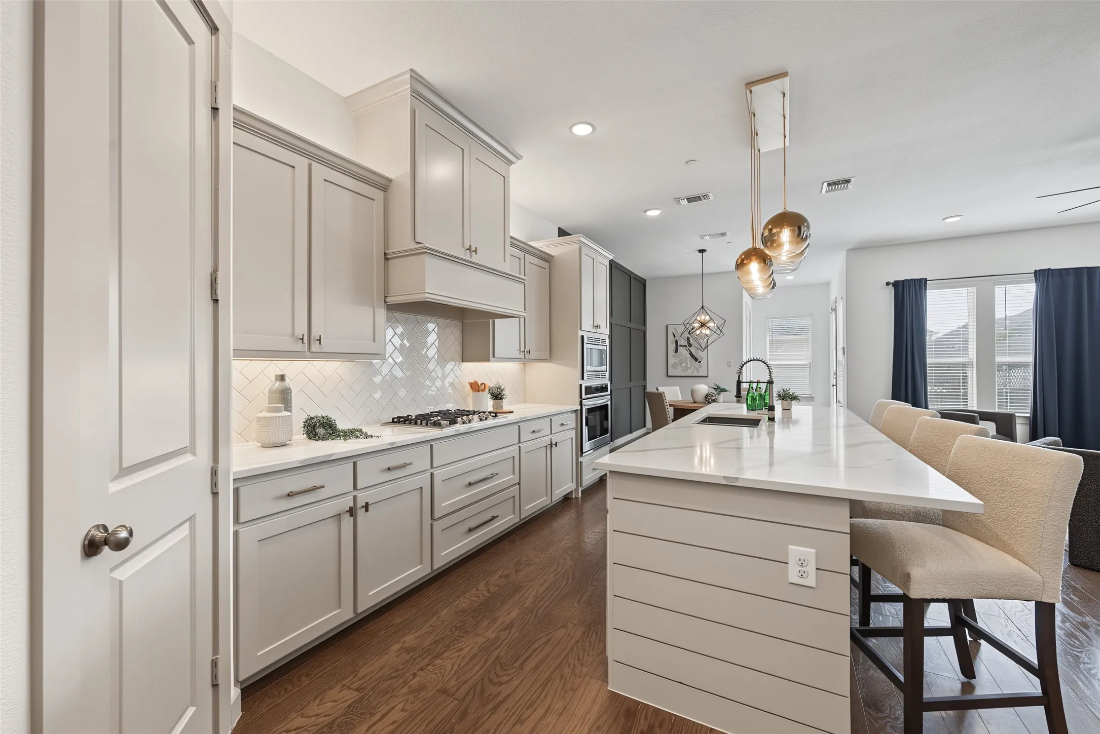 Townhouse For Sale in Tarrant County , 8850 Ice House Drive, North Richland Hills, Texas 76180, 3 Bedroom, 3 Bathroom, 2 Garage spaces, 2,220 Sqft, built in 2019, mls#21395893, Real Estate Agent in North Richland Hills, Homes For Sale in Tarrant county, Homes For Sale in North Richland Hills, Realtor in North Richland Hills Texas, Real Estate Brokerage Independent Realty Texas, Luminita Cordes Realtor