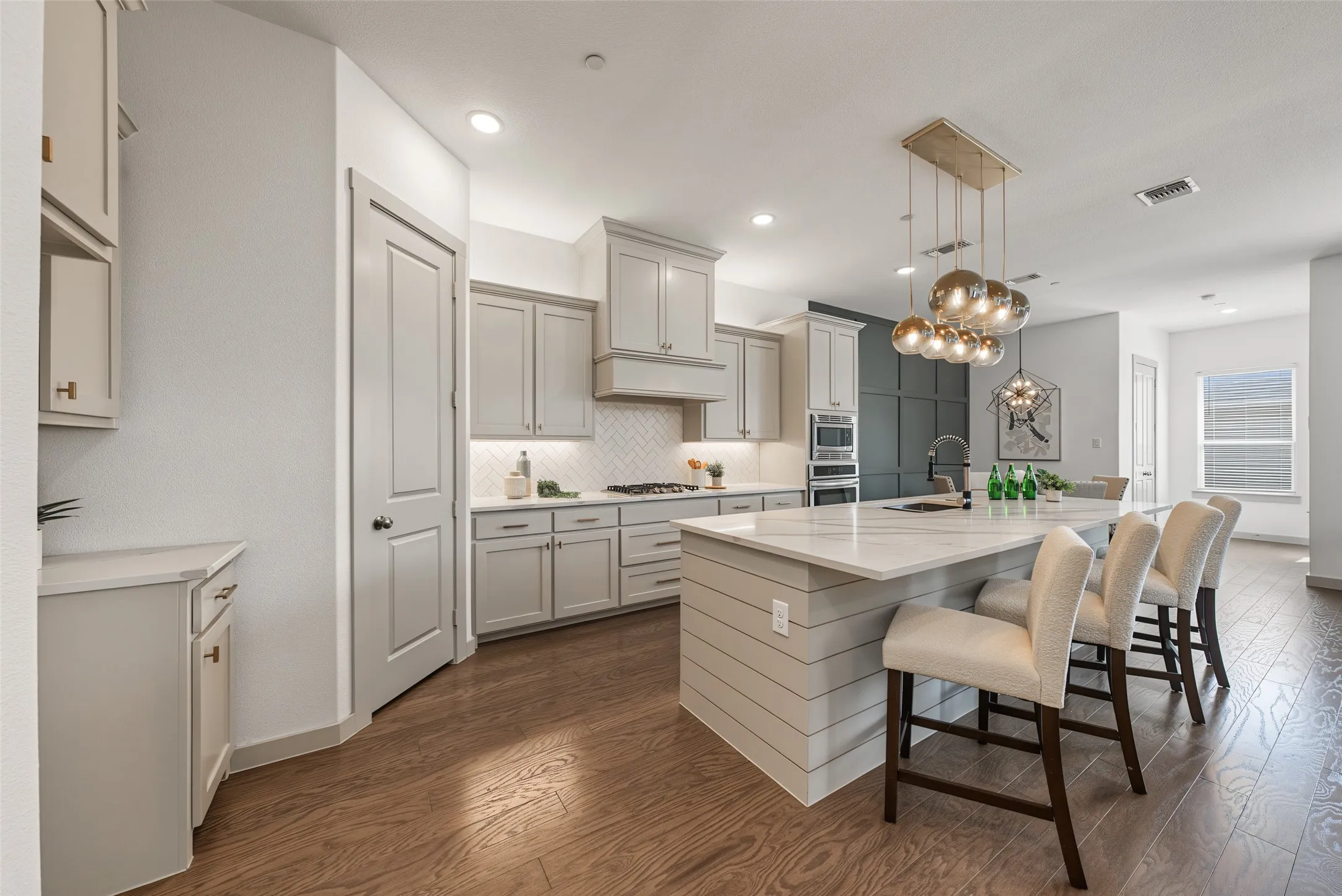 Townhouse For Sale in Tarrant County , 8850 Ice House Drive, North Richland Hills, Texas 76180, 3 Bedroom, 3 Bathroom, 2 Garage spaces, 2,220 Sqft, built in 2019, mls#21395893, Real Estate Agent in North Richland Hills, Homes For Sale in Tarrant county, Homes For Sale in North Richland Hills, Realtor in North Richland Hills Texas, Real Estate Brokerage Independent Realty Texas, Luminita Cordes Realtor