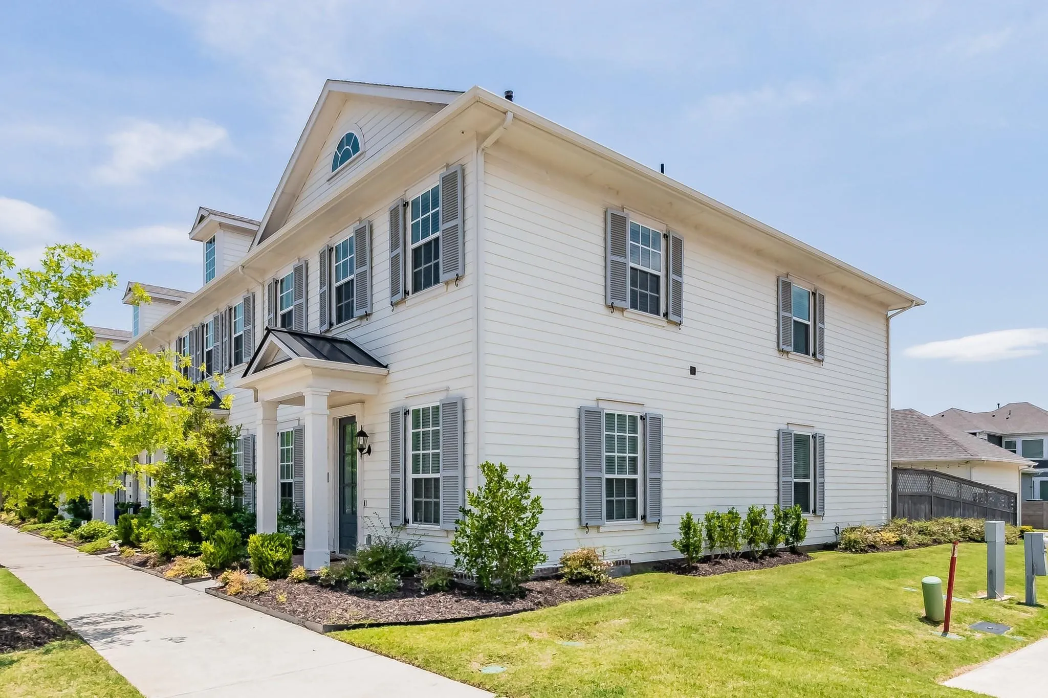 Townhouse For Sale in Tarrant County , 8850 Ice House Drive, North Richland Hills, Texas 76180, 3 Bedroom, 3 Bathroom, 2 Garage spaces, 2,220 Sqft, built in 2019, mls#21395893, Real Estate Agent in North Richland Hills, Homes For Sale in Tarrant county, Homes For Sale in North Richland Hills, Realtor in North Richland Hills Texas, Real Estate Brokerage Independent Realty Texas, Luminita Cordes Realtor